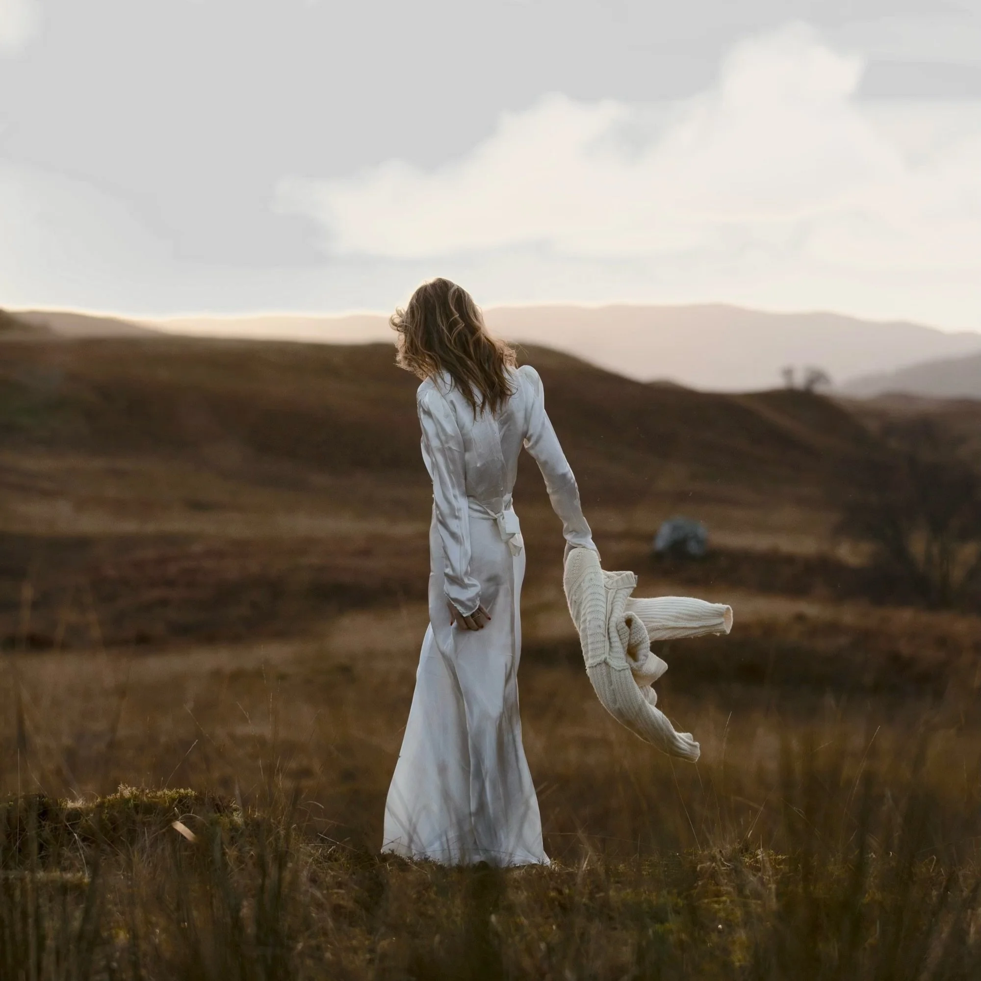 Where craftsmanship meets the poetry of the landscape 🍂

📸 by PK

Styling by @hora_vintage