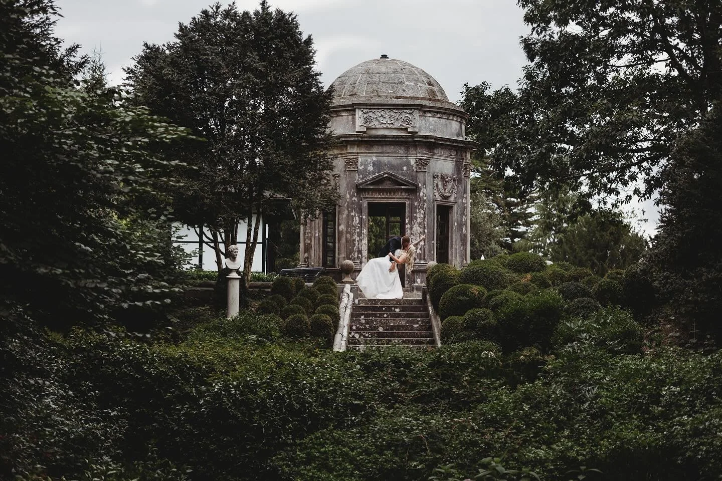 Had the most epic time with @natis_batis and Chris, I am working on posting more on instagram 🙌🏻 absolutely love this shot!!! Venue - @larmertree