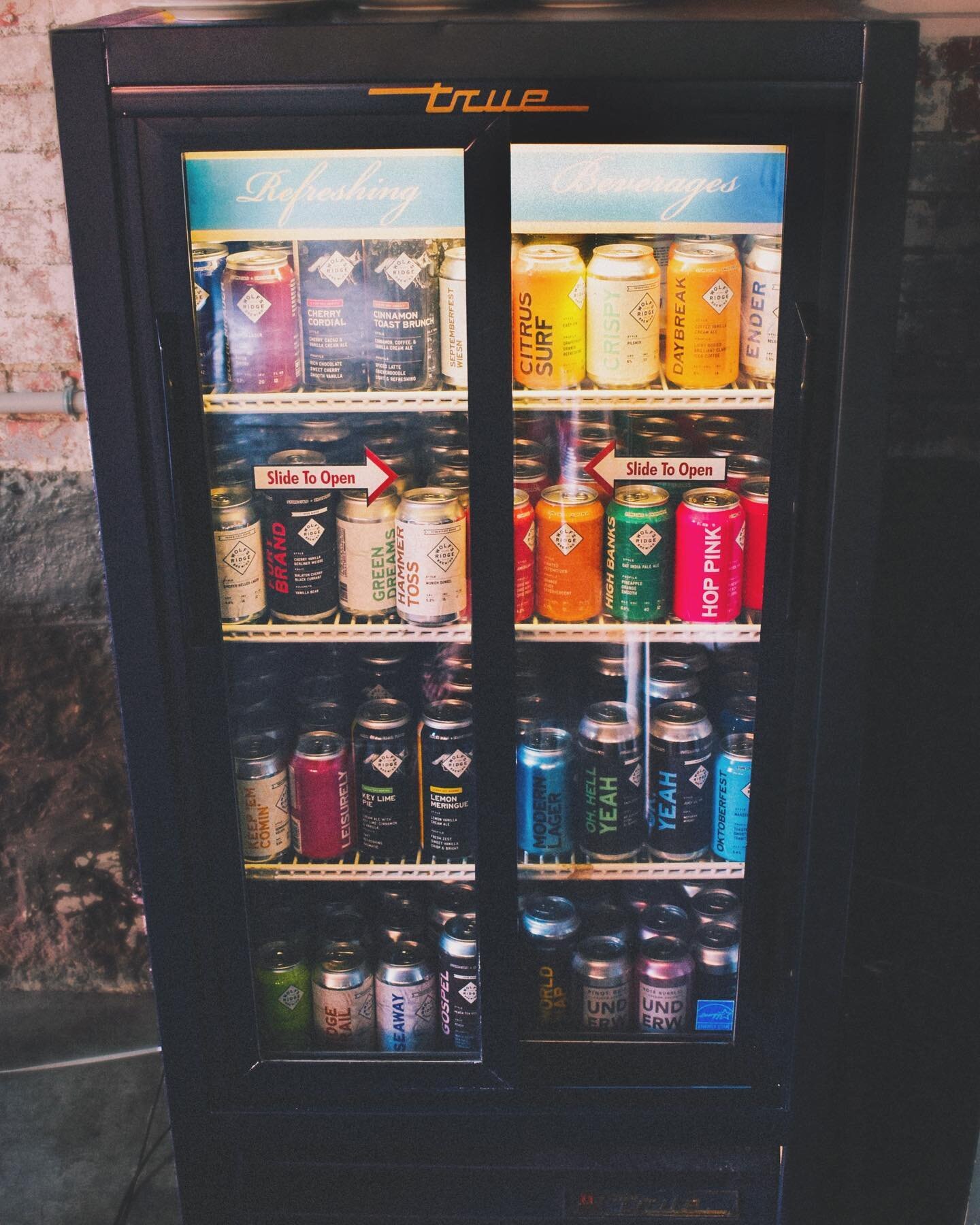 Raise your hand if you want your fridge to look like this 🤚
The sun is shining and the weekend is here: time to sock up! You can stroll right up to our curbside pick up table and get single cans of any beer we&rsquo;re selling. Mix and match, create