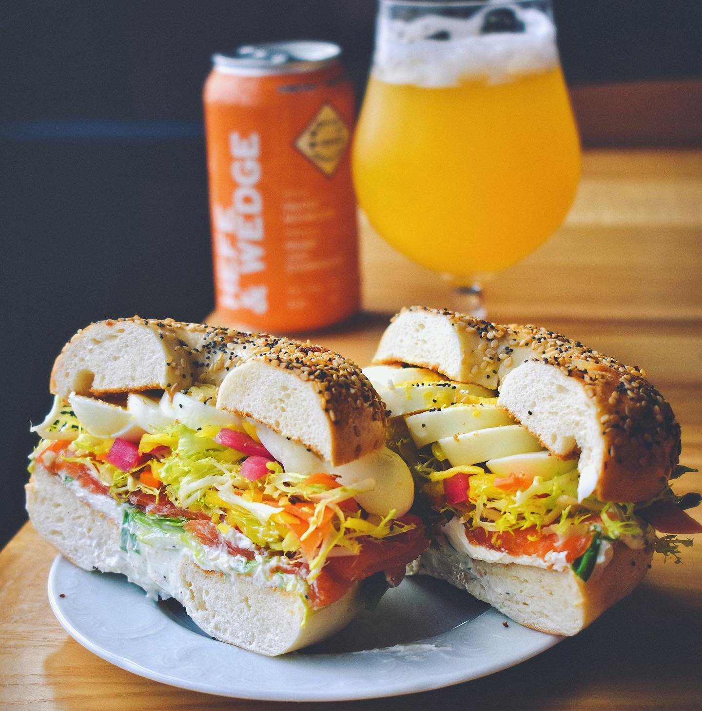 If you roll out of bed and want to do curbside pickup for a bagel sammy + Beermosa kit in your PJs, no judgement. Seriously. 
Brunch service 10am-3p ☀️