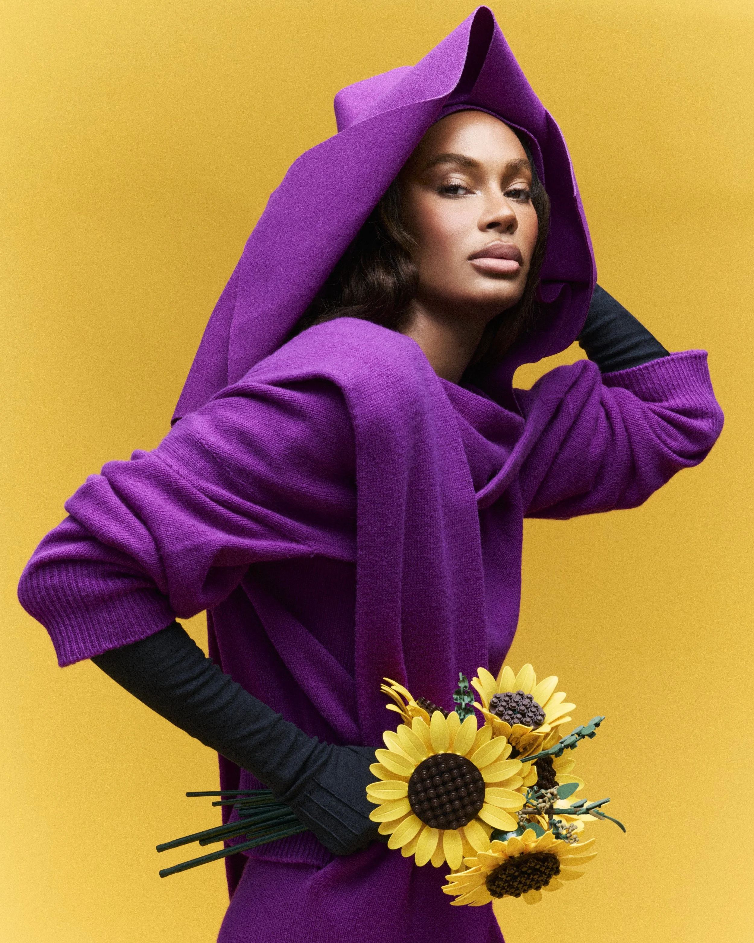 Look: Issey Miyake | Shoes: Christian Louboutin | Jewelry: Tasaki