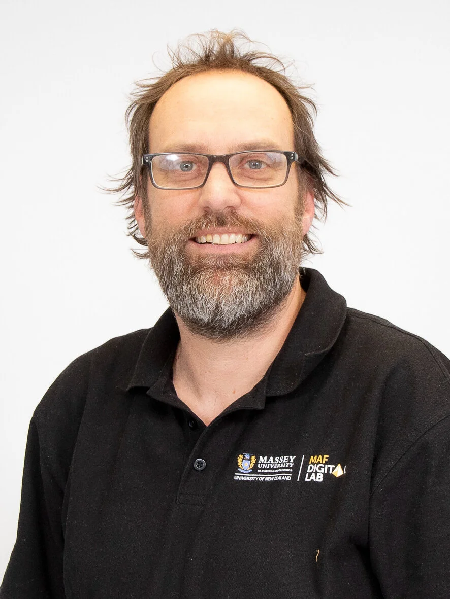  Andrew East 
 Director, Prof Postharvest Eng. 

 Andrew is professor of postharvest engineering providing industry-focused research primarily on storage and logistics of perishable horticultural products. His current research interest include non-destructive quality assessment methods, mathematical description and optimisation of processes, and cool chains. 