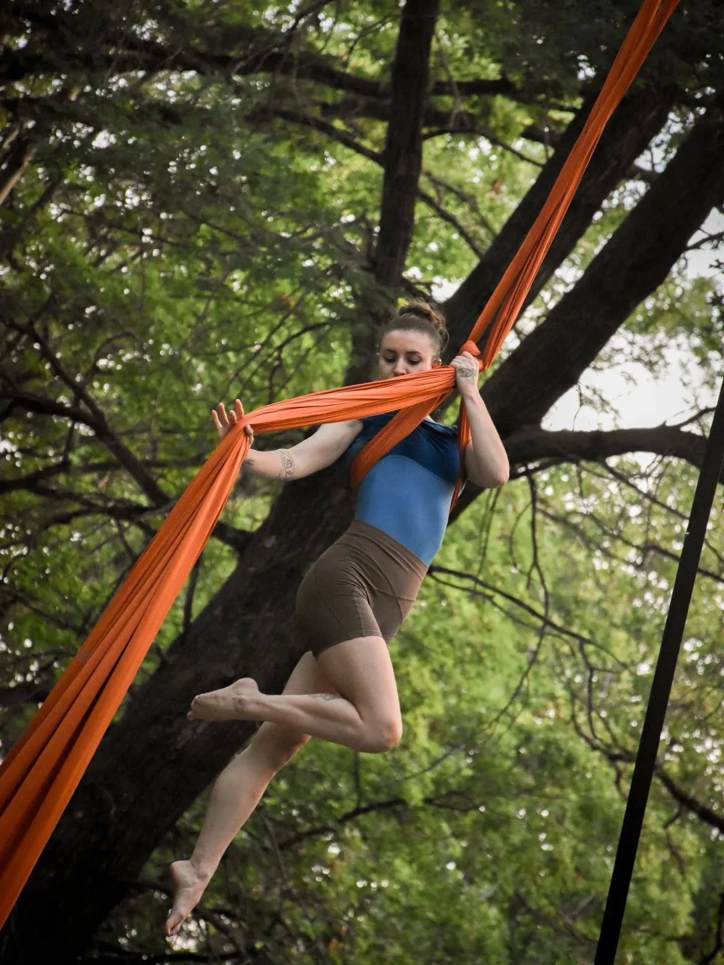 I'm in love with the colors and light @allmicksedup captured in these photos. Thank you Mick! And thank you to @katiecapistrant and @dylondylondylondylonanddylon for inviting me to be apart of their Lines in the Dirt show. I had such a lovely time!