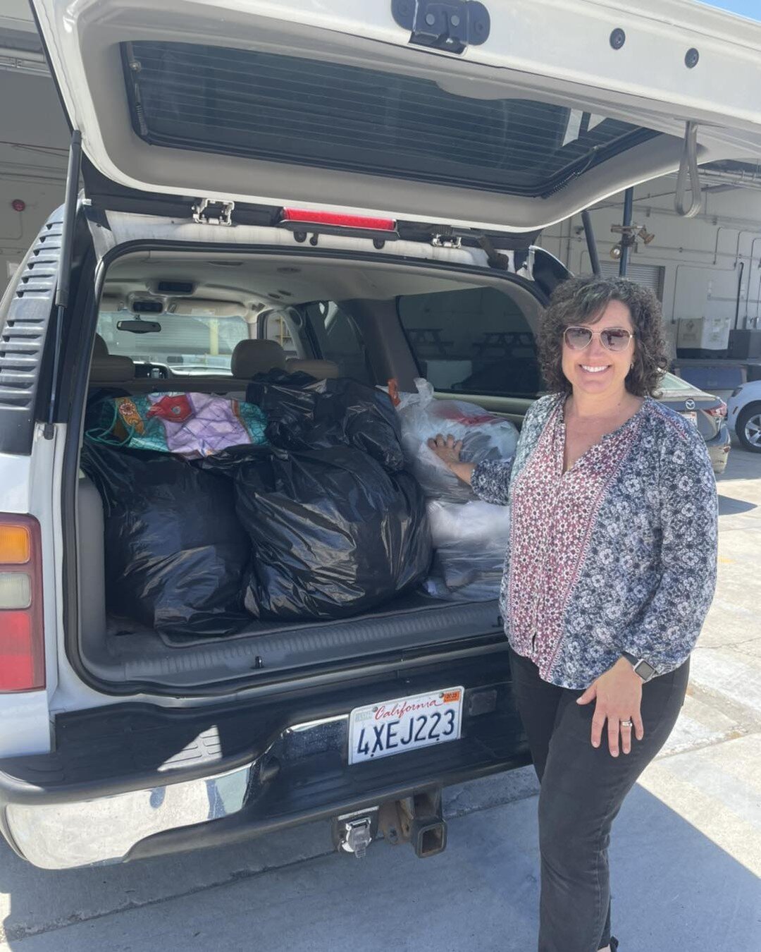 Volunteer Janet Bark of Janet Bark Photography came by for a few hours yesterday to help sort through donations and offered to deliver a carload to the Logan heights Community Resource Center. 

Thank you for volunteering, Janet!