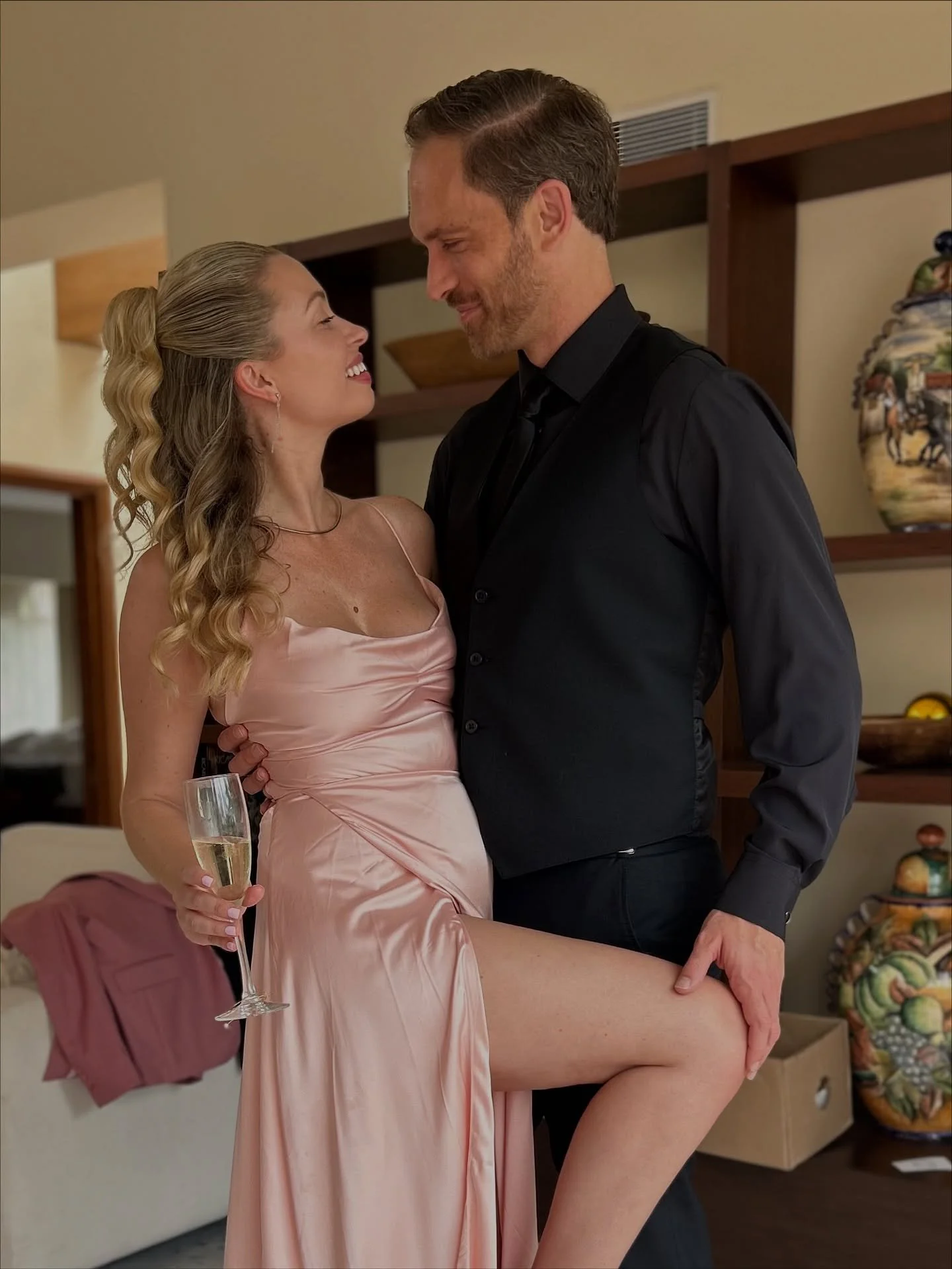 I am not at all interested in my clients having regular, basic, normal relationships that fade over time. 💸 
You know - the ones where resentment builds.
The ones where attraction dies.
The ones where the woman ends up feeling undesired.
Not in my