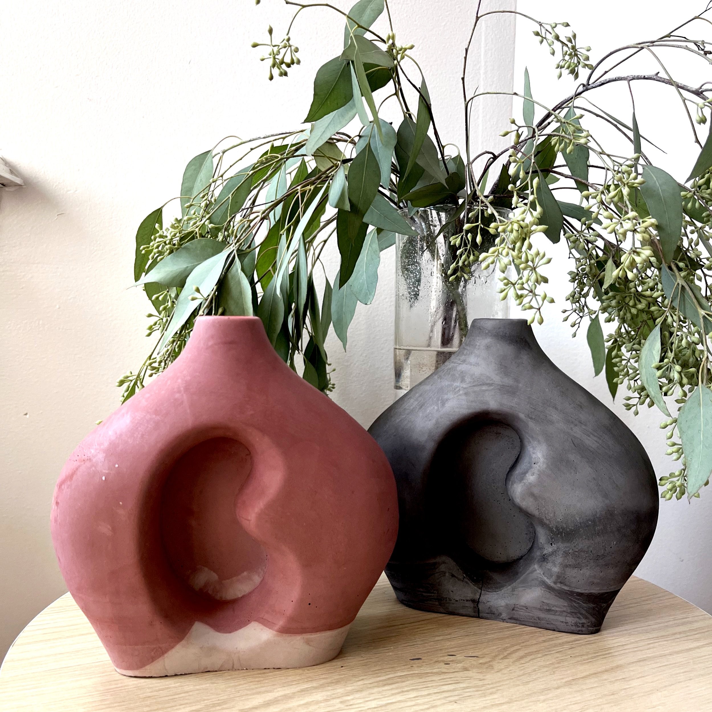 BLACK+AND+RED+VASE+.jpg
