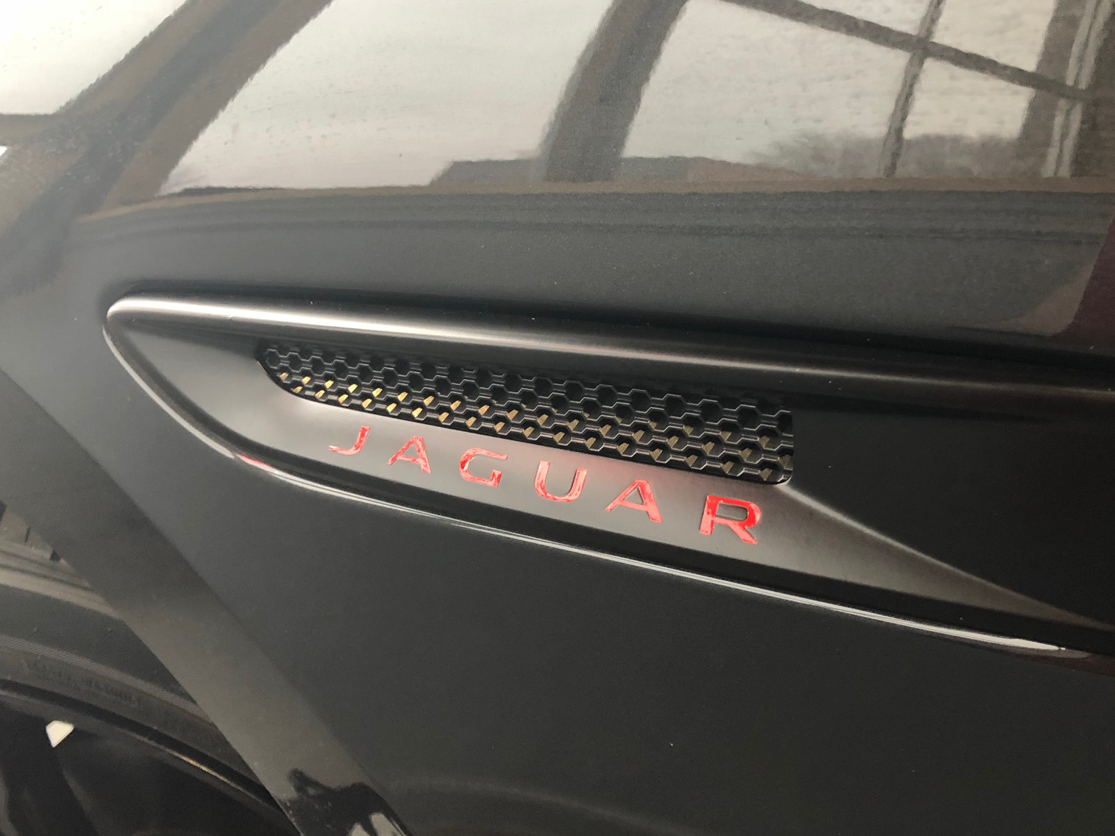 47b63311e8b6f69c-jag51.png