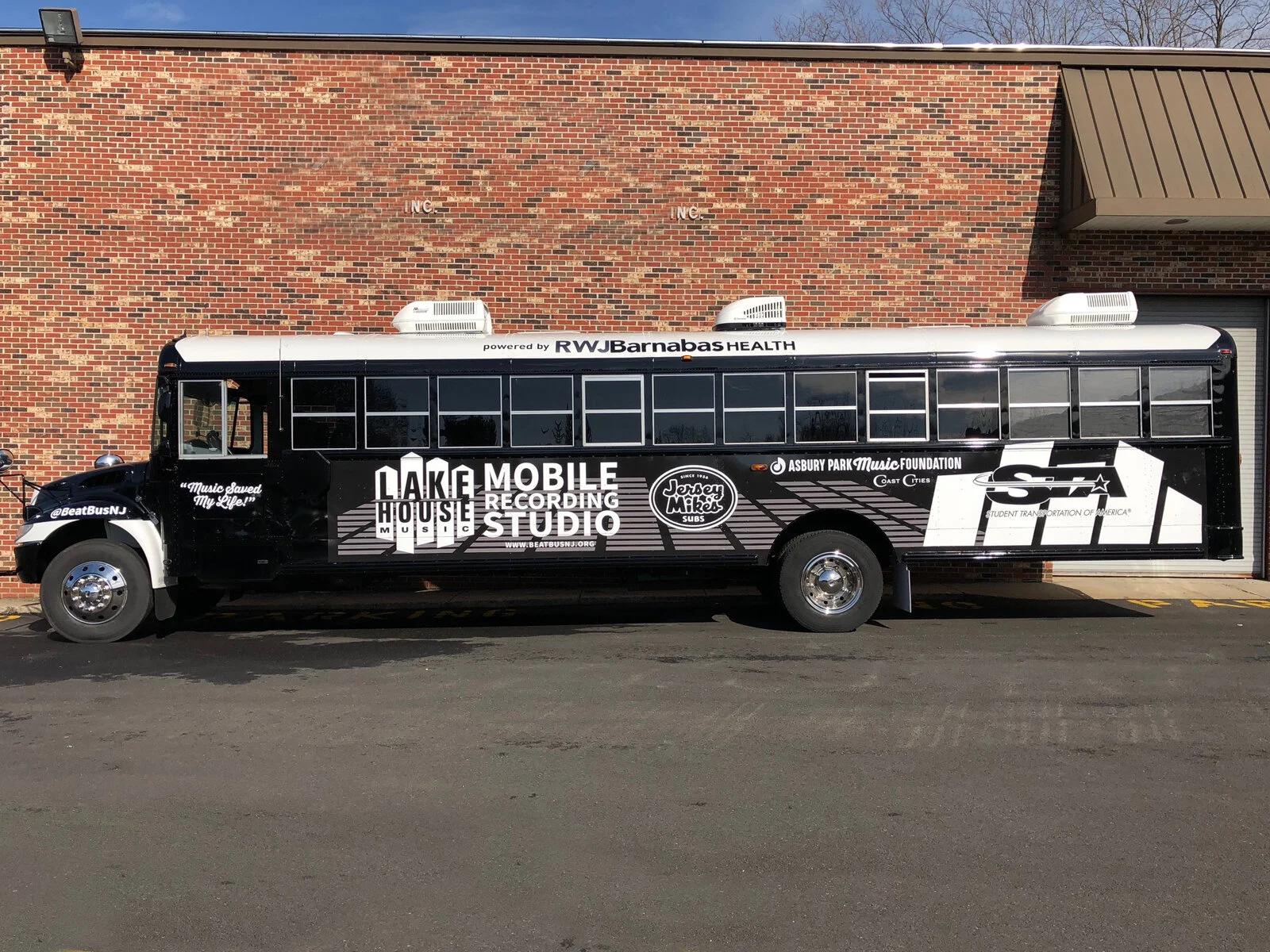 35d691796134e9e3-bus11.jpg