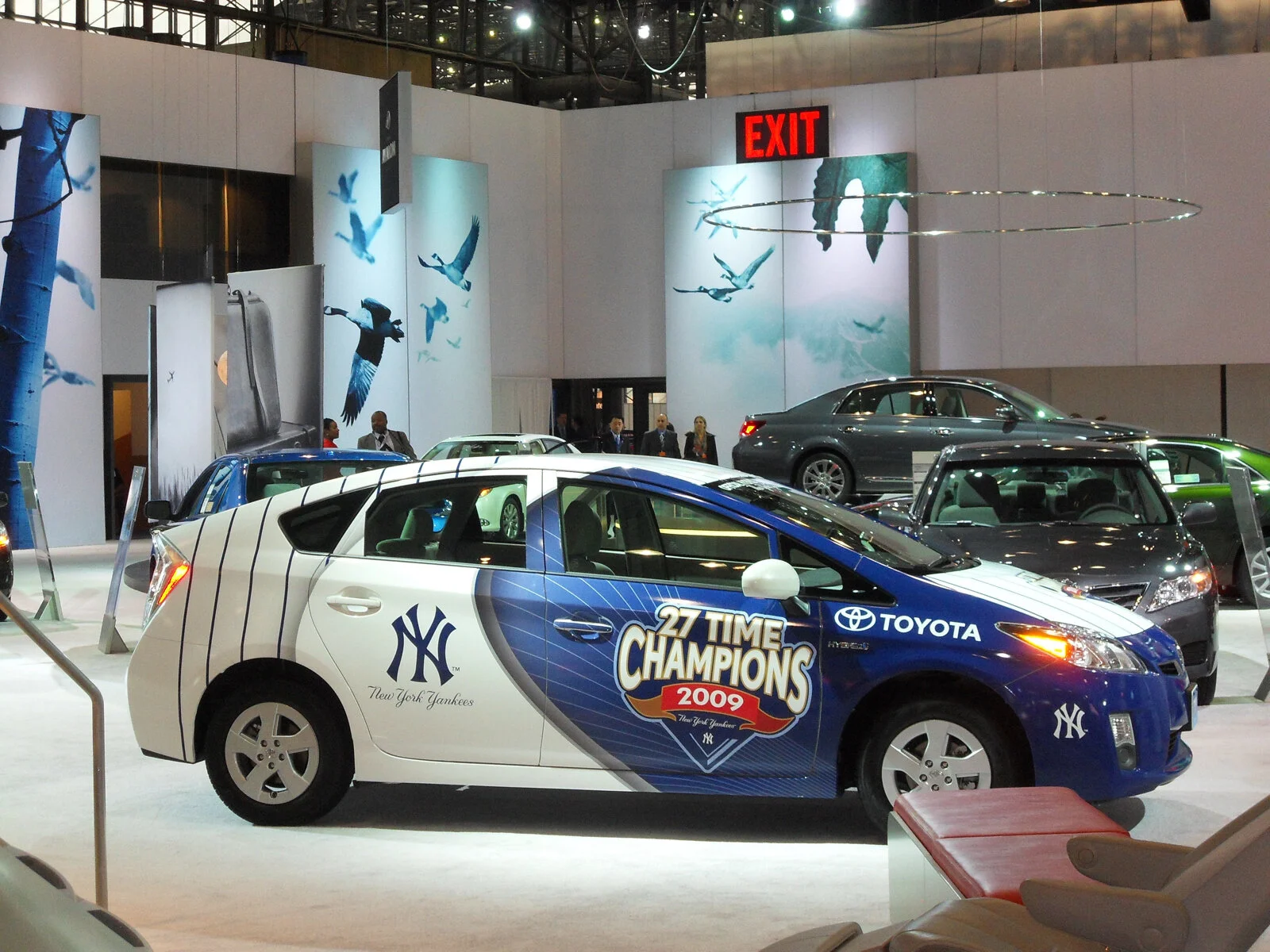 d24c7b82ee3751d4-Yankees_prius1.jpg
