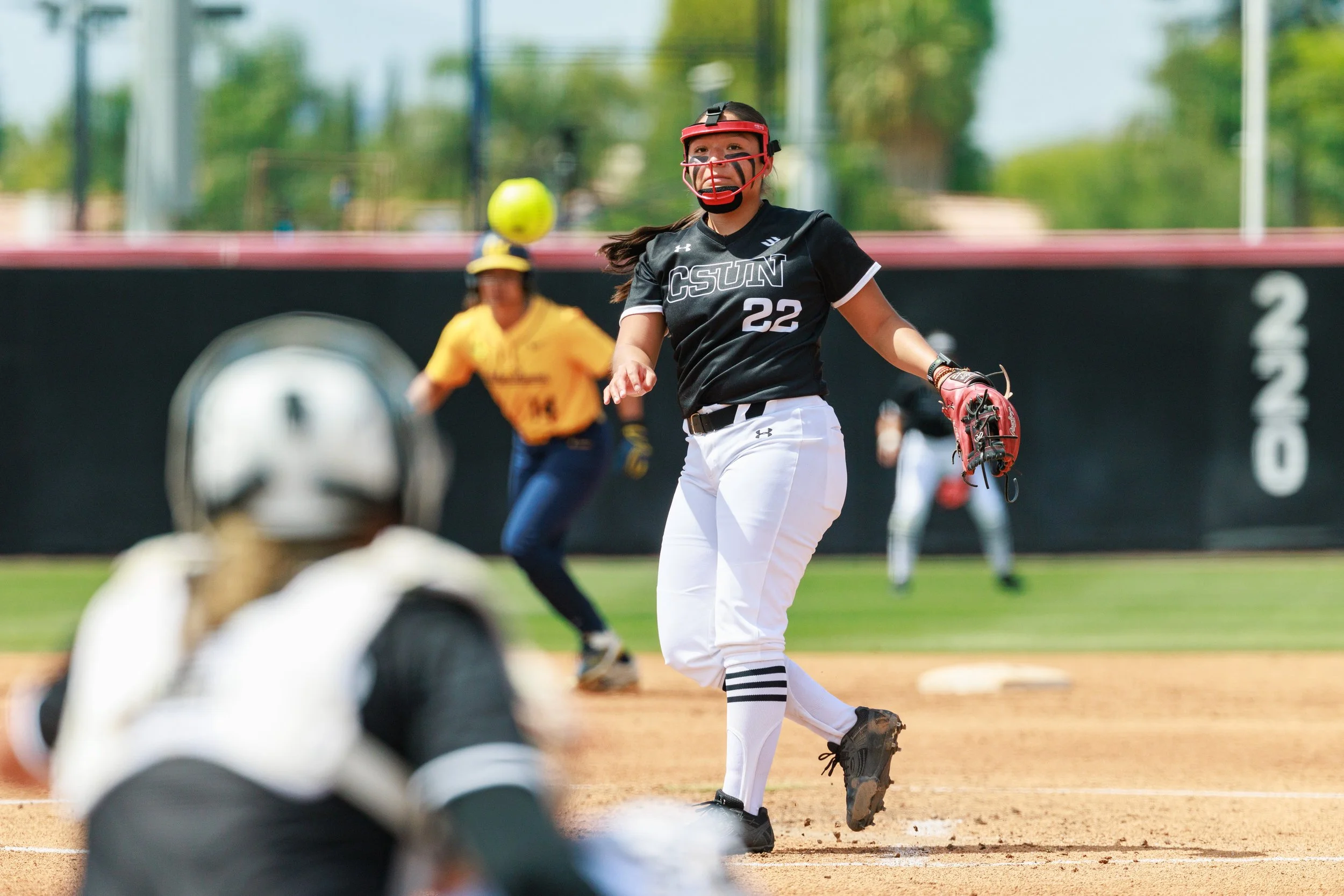 20260416_Softball_Cal_atCSUN_1646.jpg