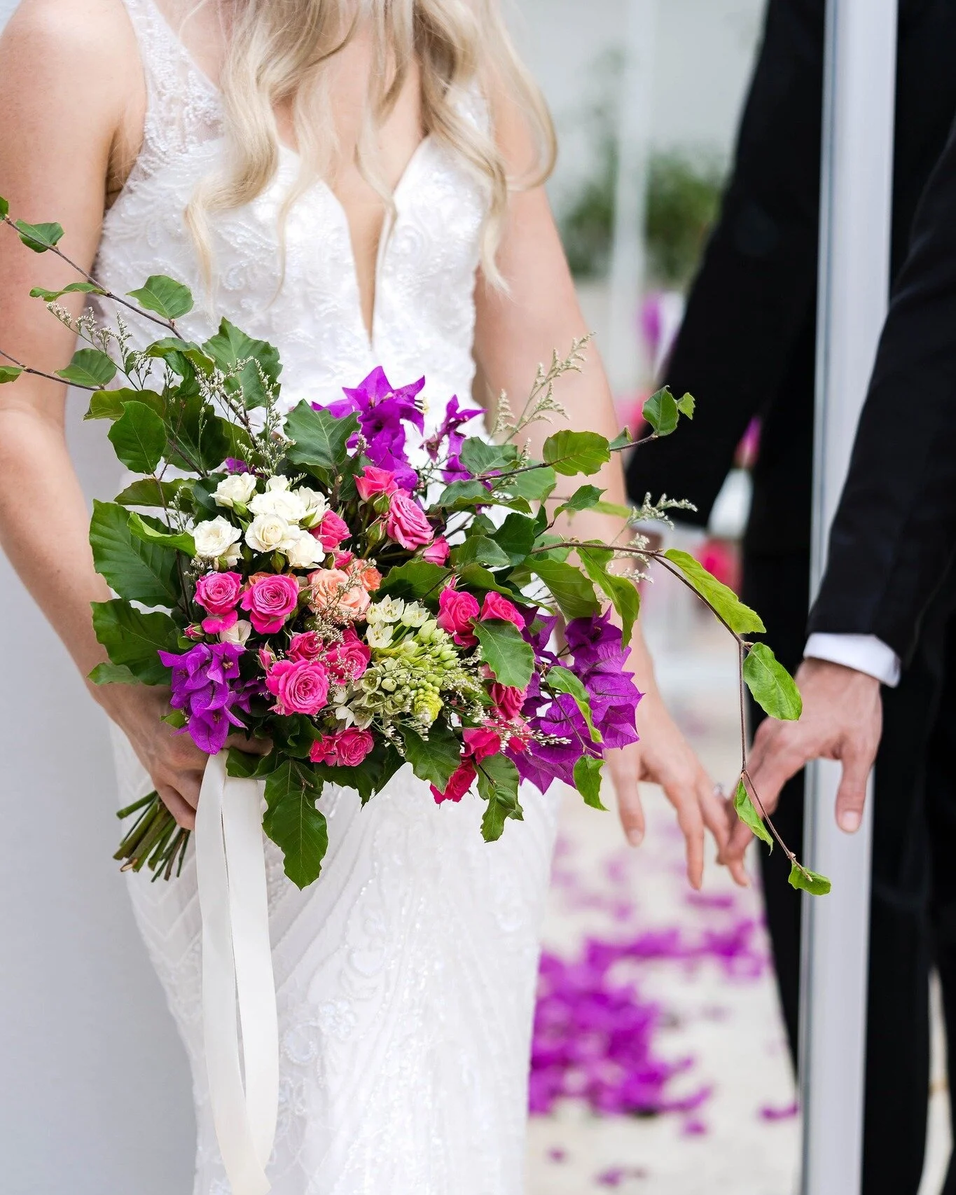 Hey lovebirds! 💍✨ Planning your dream wedding? 🌸💑 Let's kick off this journey together! 🚀💖

👉 Step 1: Set that budget! 💰 It's like the magic wand that turns dreams into plans. ✨ Once you know your budget, everything else falls into place.

But