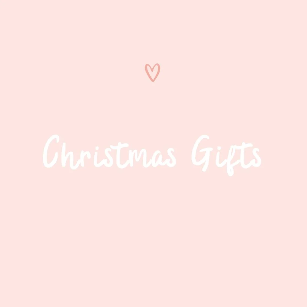 ✨🎄 5 SLEEPS 'TIL CHRISTMAS! 🎄✨
If you're still on the gift hunt, I've got you covered! 🎁✨ How about giving the gift of memories with a Family Photography Gift Voucher? 📸💖 It's a perfect blend of beautiful photos and unforgettable moments. 🌟 DM 