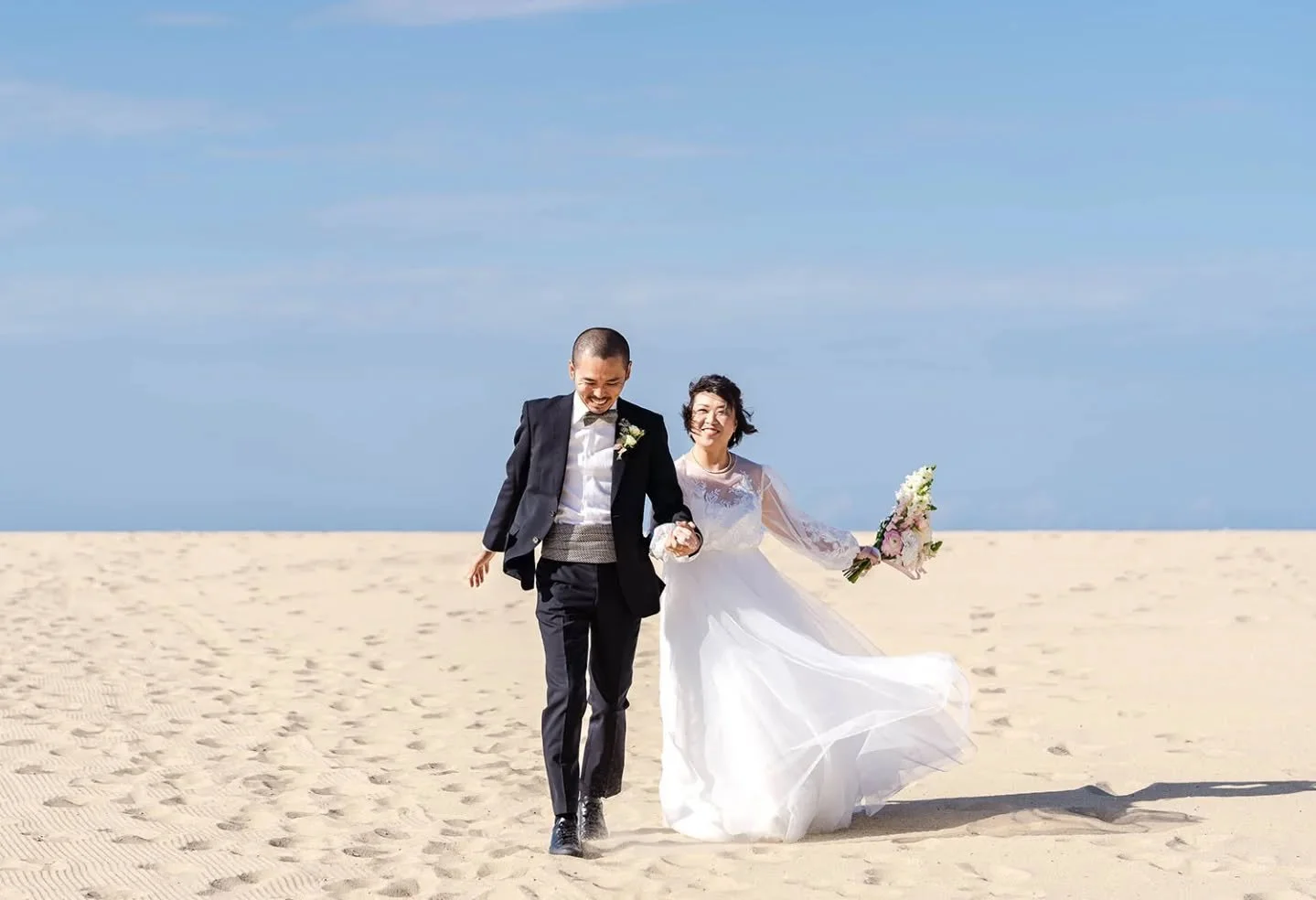 Planning a wedding in Caloundra? You&rsquo;ve honestly picked one of the prettiest spots&nbsp;🤍

As a Caloundra local, I love helping my couples with a bit of insider knowledge so your day feels easy, relaxed and totally you.

Dreaming of a beach ce