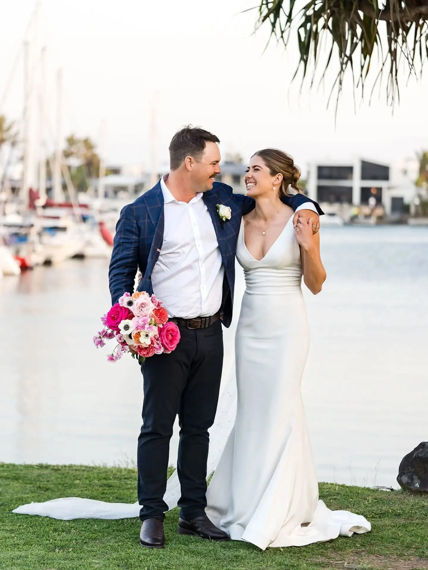 These two were pure vibe&nbsp;✨

So relaxed, so in the moment, just soaking up all that just-married magic together. I live for these quiet little pauses where you can feel the love and the &ldquo;we actually did it!&rdquo; excitement.

Alright, time