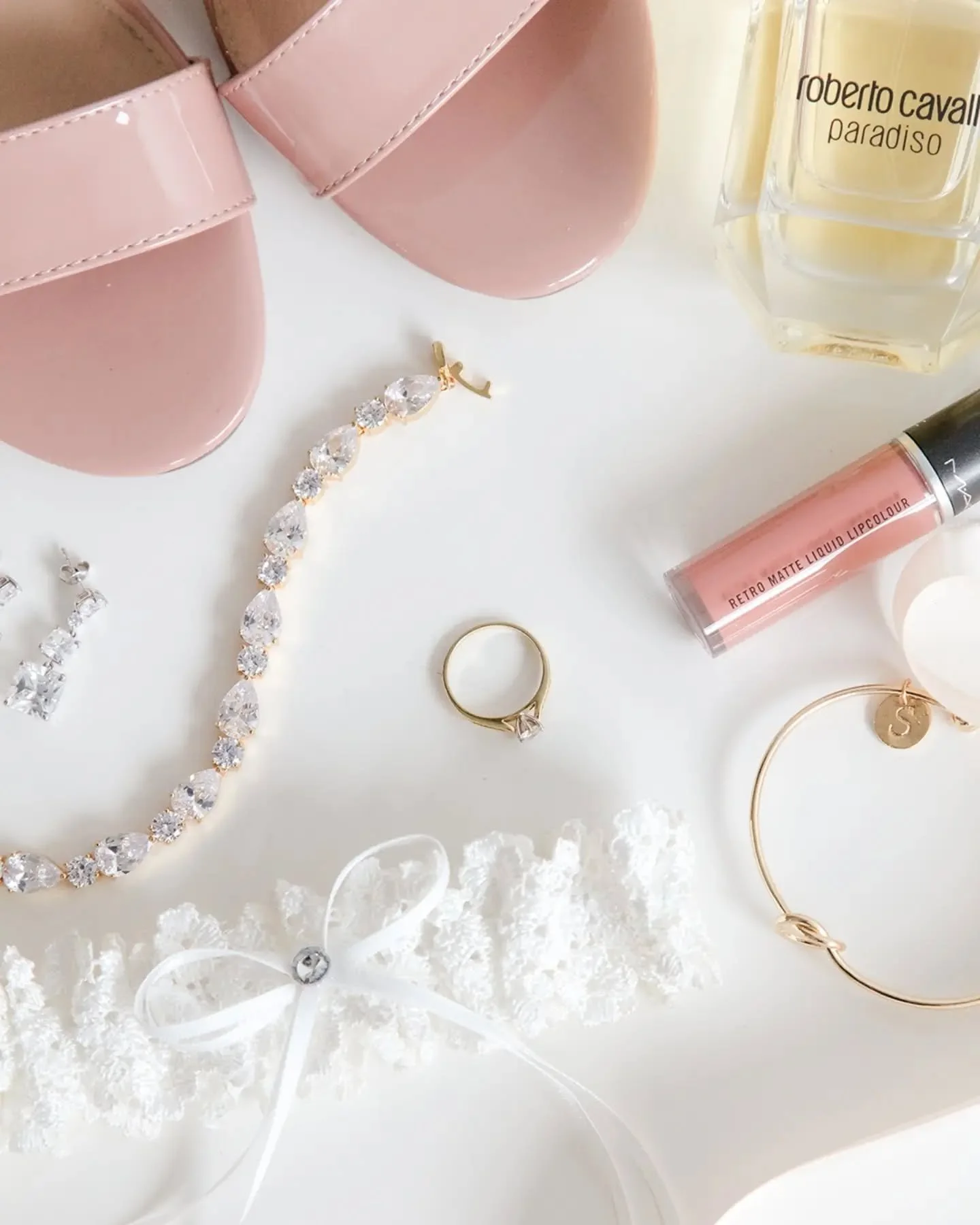 ✨ The details you almost forget... become the memories you treasure forever. 🤍

Before the dress goes on, before the walk down the aisle, there are all these little moments. Your shoes waiting by the door, the perfume you've chosen, your jewellery, 