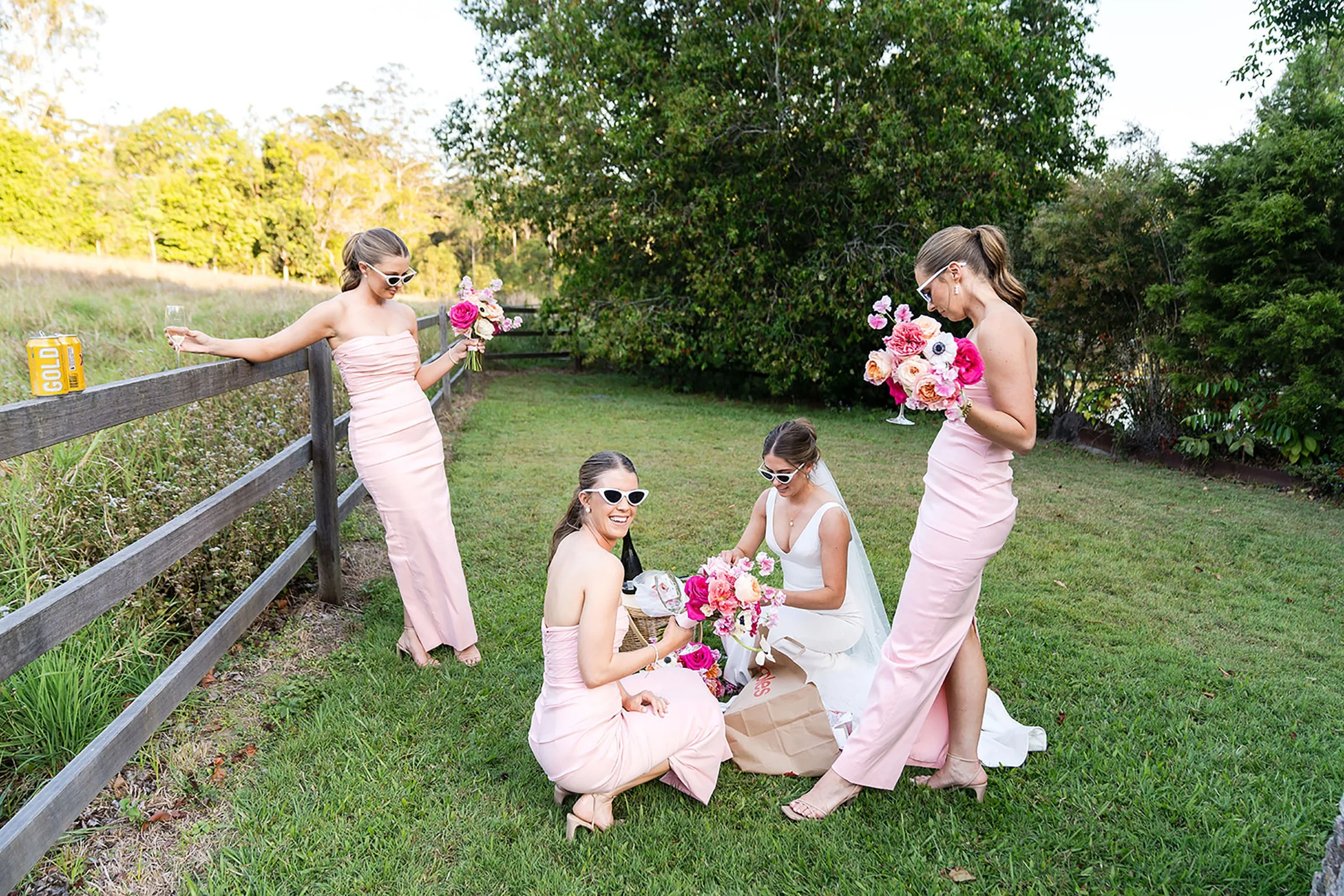 relaxed wedding photos