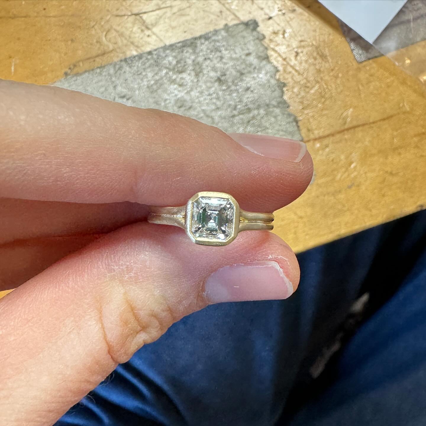 This sweet little asscher cut beauty 🕊️ flew all the way to London