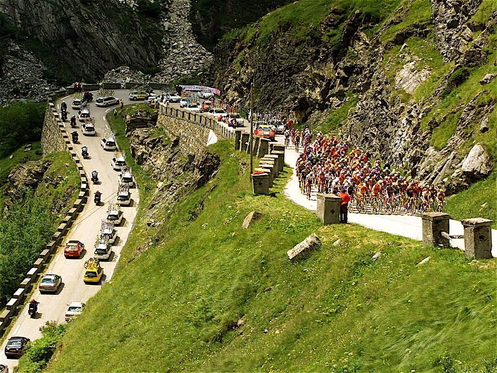 Road gradient and cycling power: An observational study in male professional cyclists