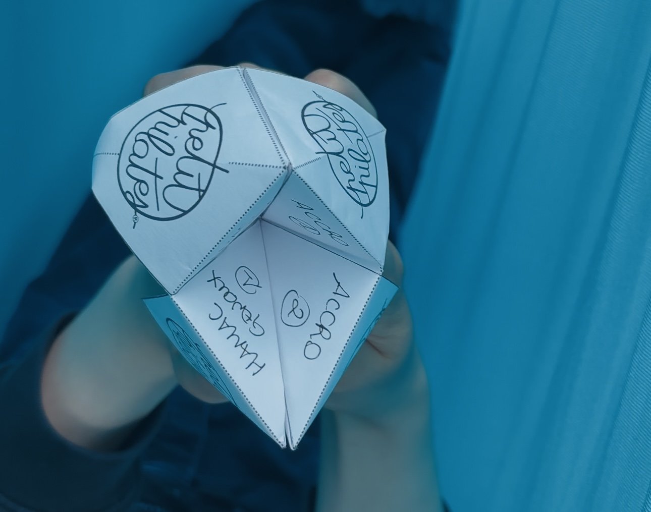Jeu des Cocottes en Papier Petit Pilates © / Petit Pilates Paper Fortune Teller Game © - downloadable format EN and FR