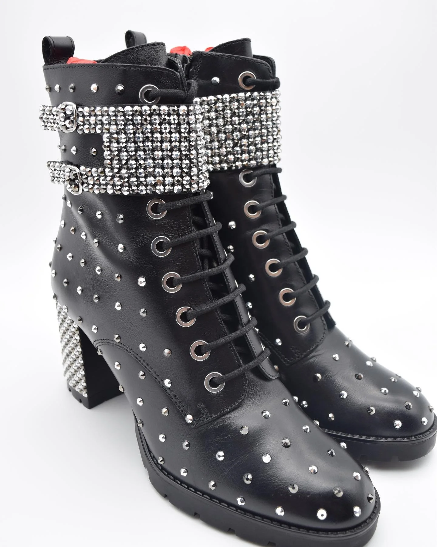 &bull; Custom Alt Boots &bull;

We recently completed this custom pair of Alternate Boots for a client. We incorporated handmade straps into this commission, which are interchangeable with alternative strap designs! 👑

&bull; SS20 Crystals in Hemati