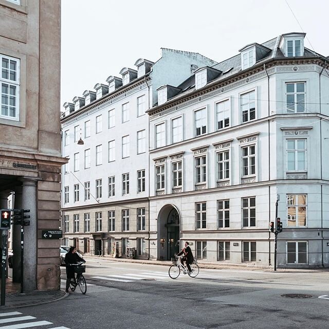 K&oslash;benhavn city life ⠀⠀⠀⠀⠀⠀⠀⠀⠀⠀⠀⠀ ⠀⠀⠀⠀⠀⠀⠀⠀⠀⠀⠀⠀ ⠀⠀⠀⠀⠀⠀⠀⠀⠀⠀⠀⠀ ⠀⠀⠀⠀⠀⠀⠀⠀⠀⠀⠀⠀ ⠀⠀⠀⠀⠀⠀⠀⠀⠀⠀⠀⠀ ⠀⠀⠀⠀⠀⠀⠀⠀⠀⠀⠀⠀
#photography #photographer #kobenhavn #copenhagen #light #city #mood #minimal #citytrip #vacay #scandinavia