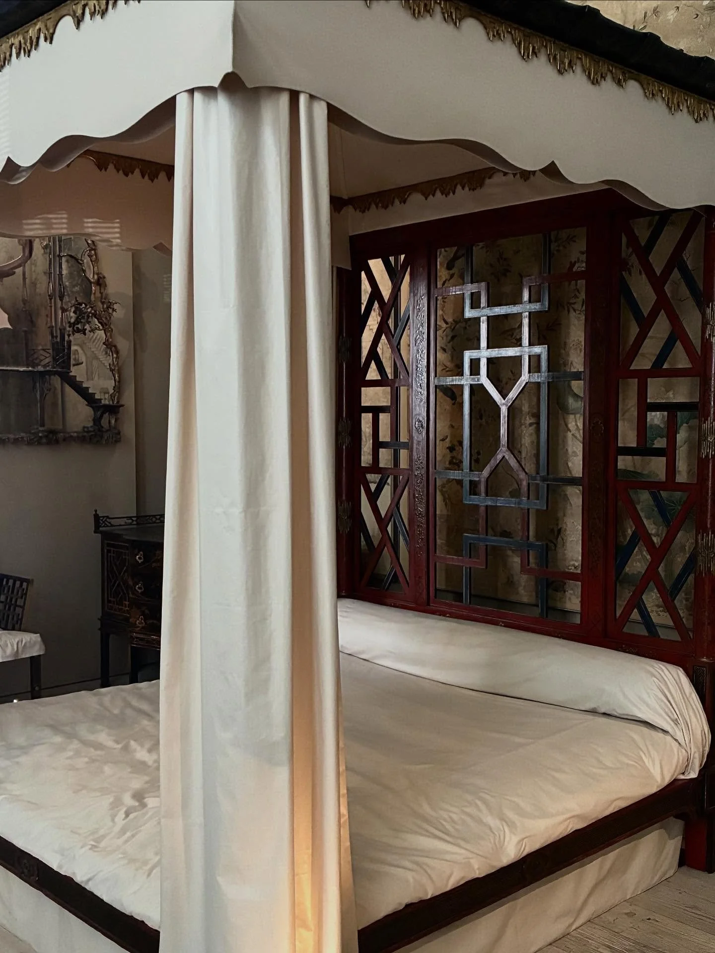 Chinoiserie bed and armchair C1754