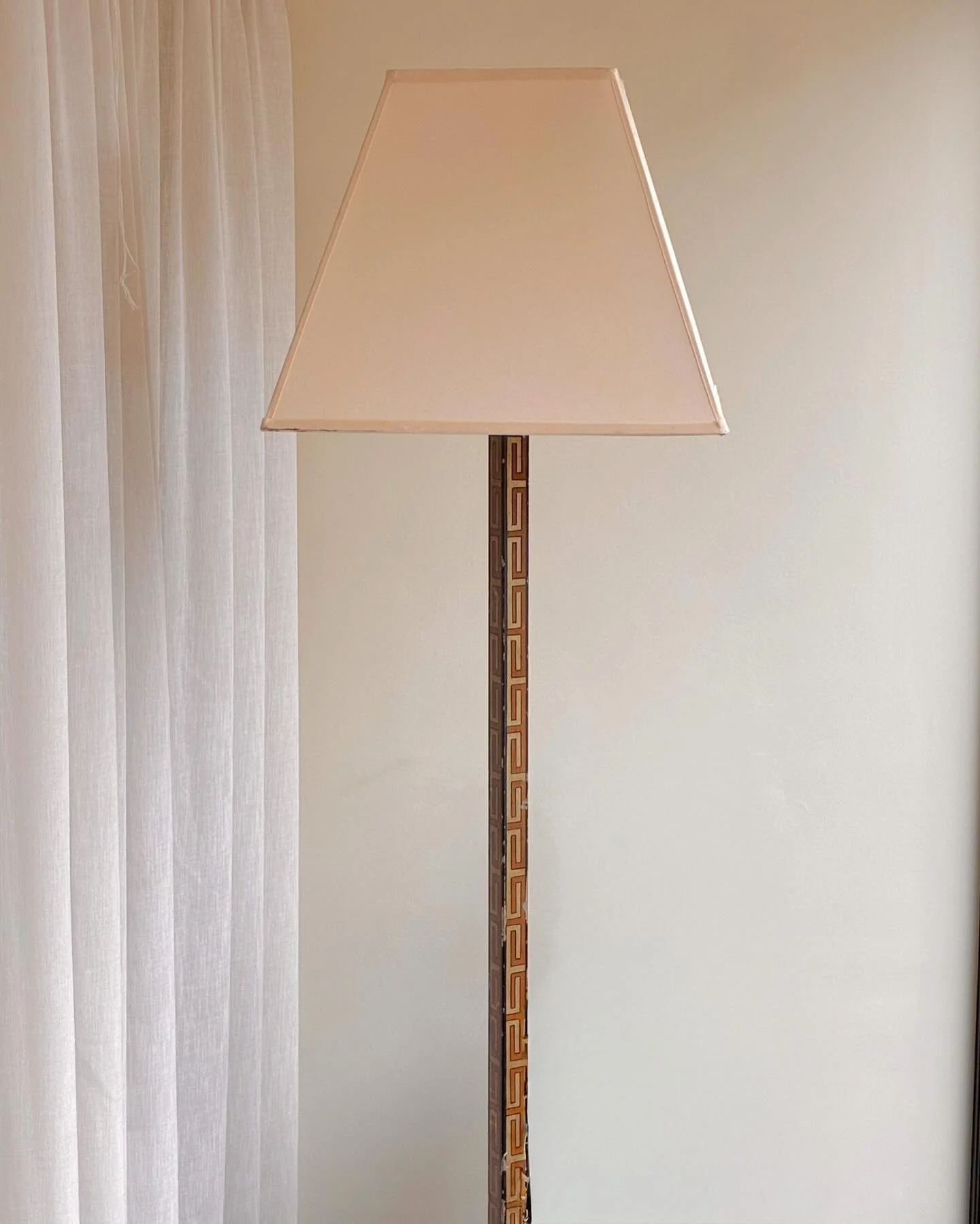 A painted gilt and tole iron standing reading lamp by French designer Pierre Lottier (1916-1987). Decorated with Greek key fretwork, forked at the base opening out into four legs. 

C1950.

Newly rewired with twisted flex, UK plug and fully PAT teste