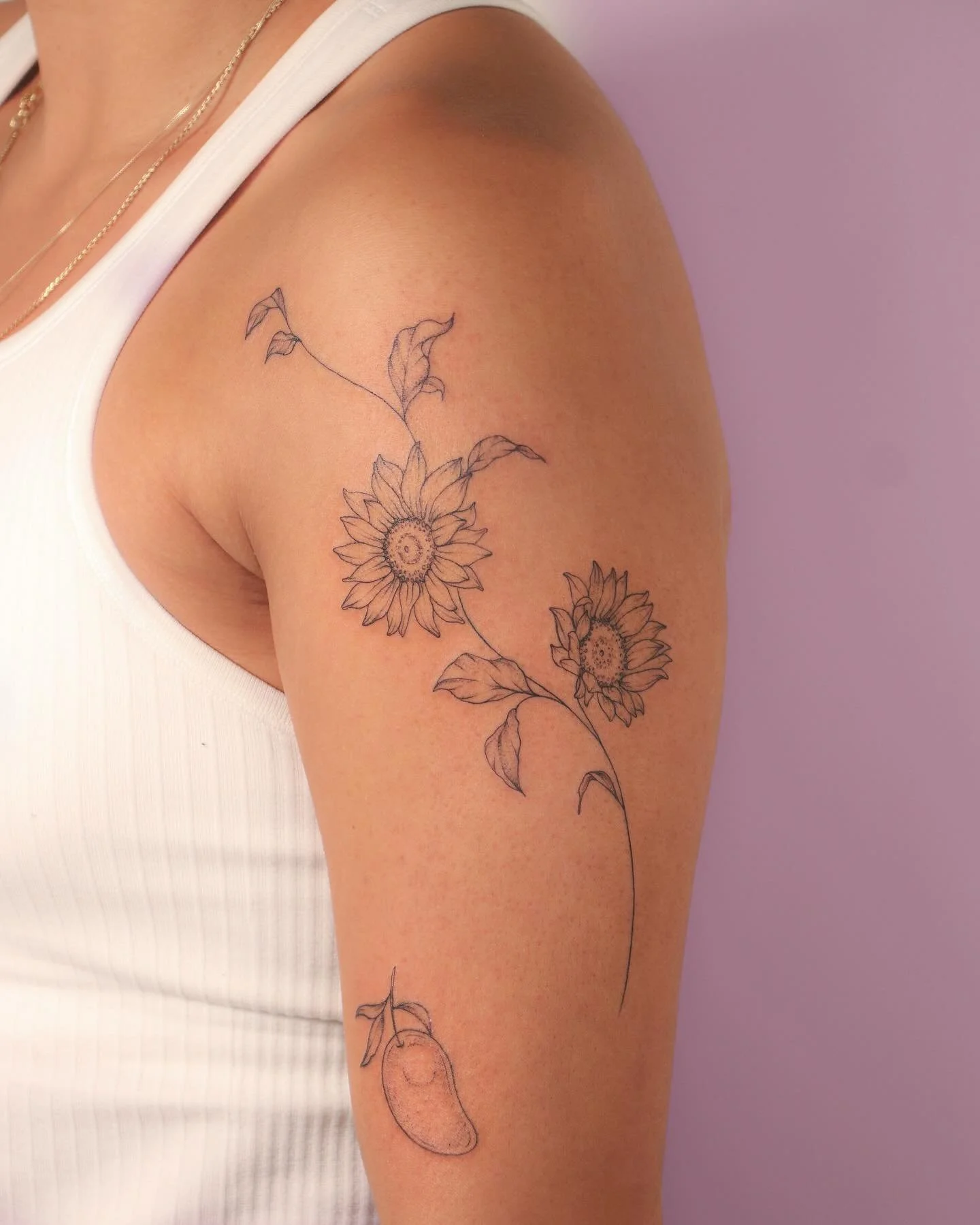 Some beauties of recent! The first sunflower piece was made with freehand lines to flow with the body on @georgie.francesca 🌻 such a pleasure