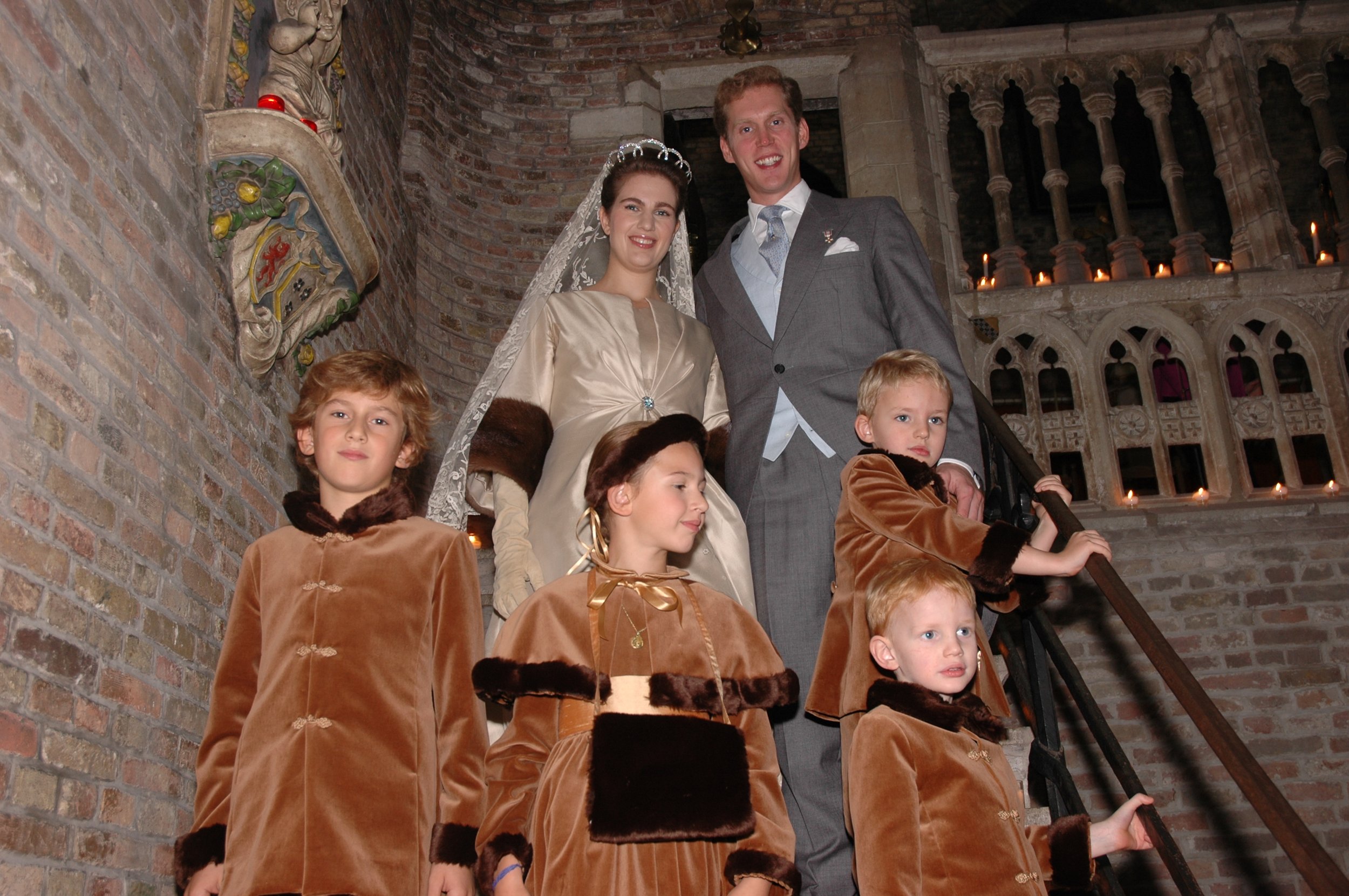 Le comte et la comtesse Alexis de Limburg Stirum avec les enfants d'honneur, 2005