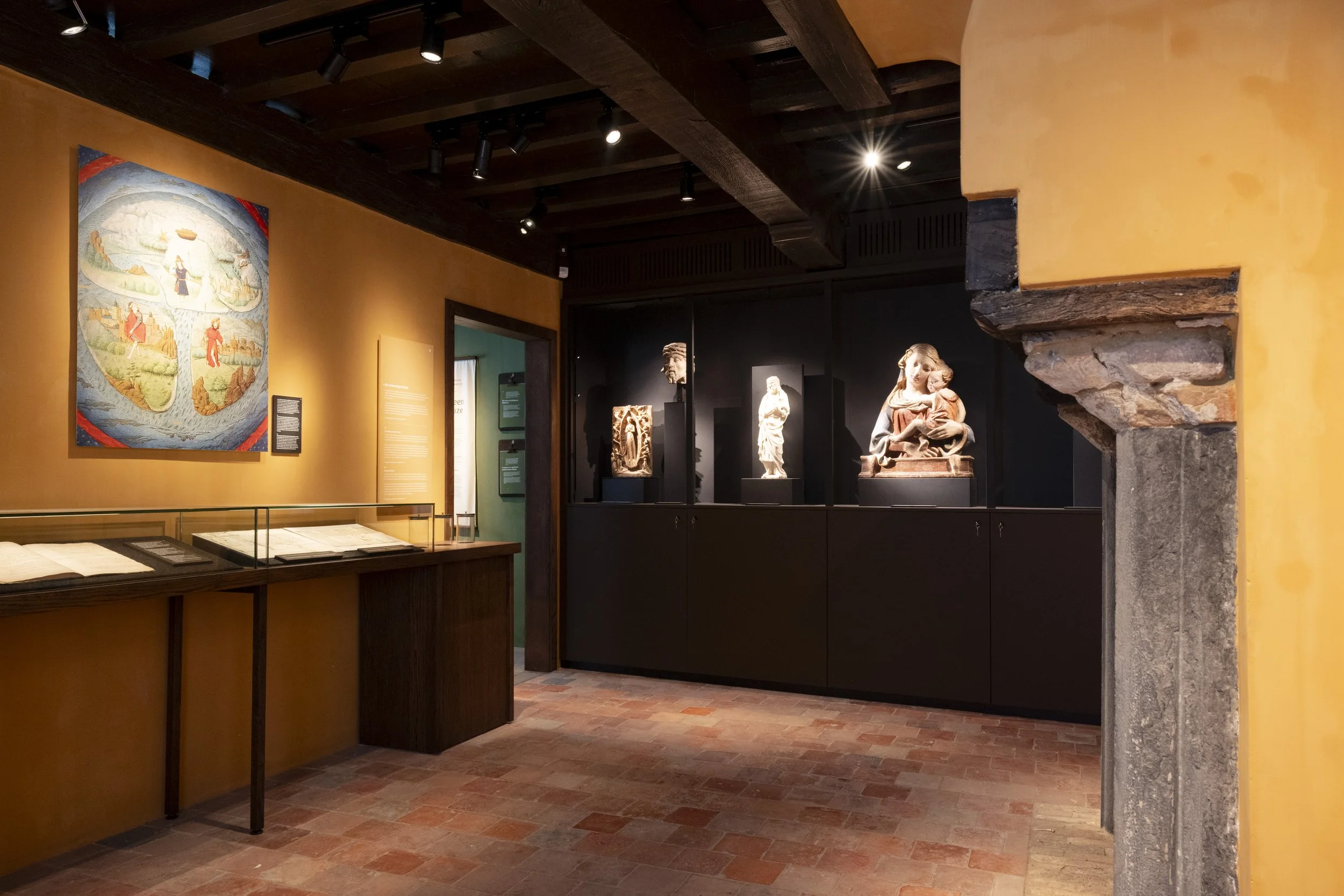 Nieuw museum in de historische godshuizen van het Adornesdomein