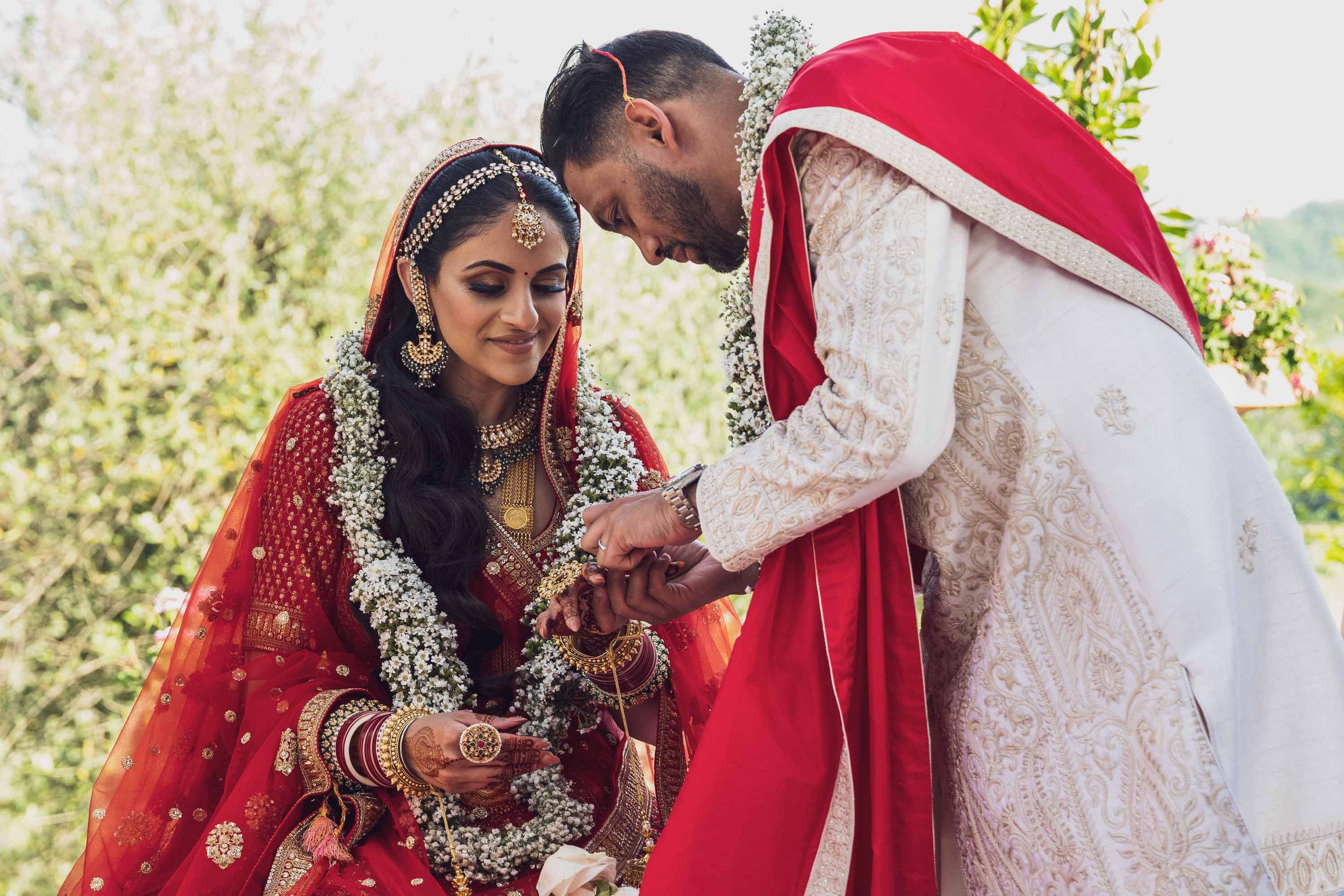 33-jai-mala-indian-hindu-wedding-tenuta-corbinaia-vincent-aiello-photography.jpg