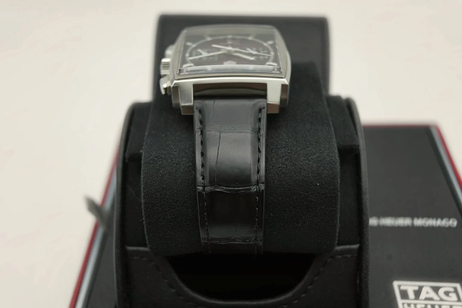 05_Strap_Detail.jpg