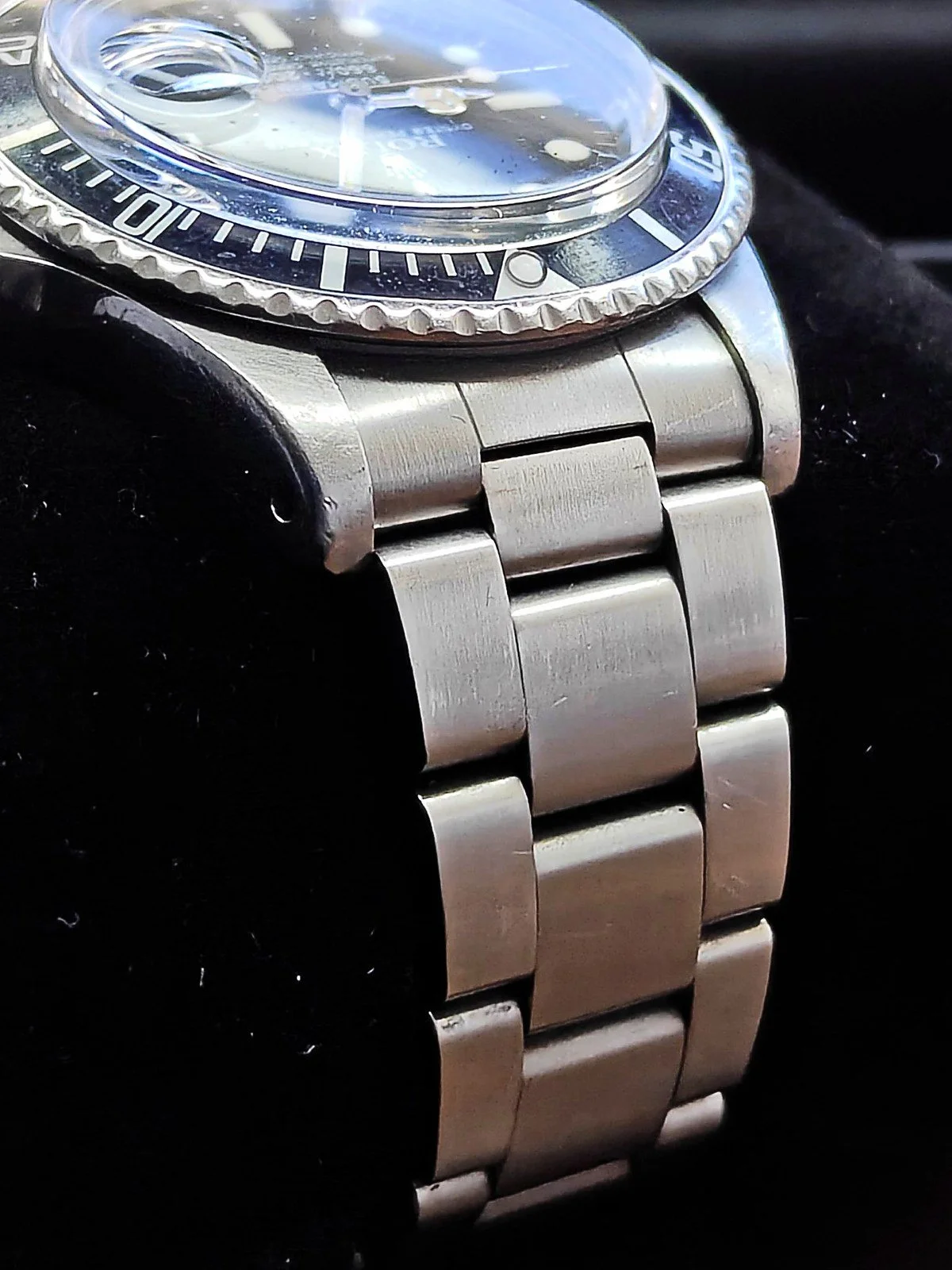 rolex-sub-date-1680-1978-lug-closeup.jpg