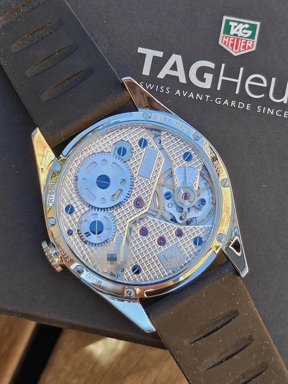 08_Movement_Caseback_970110.jpg