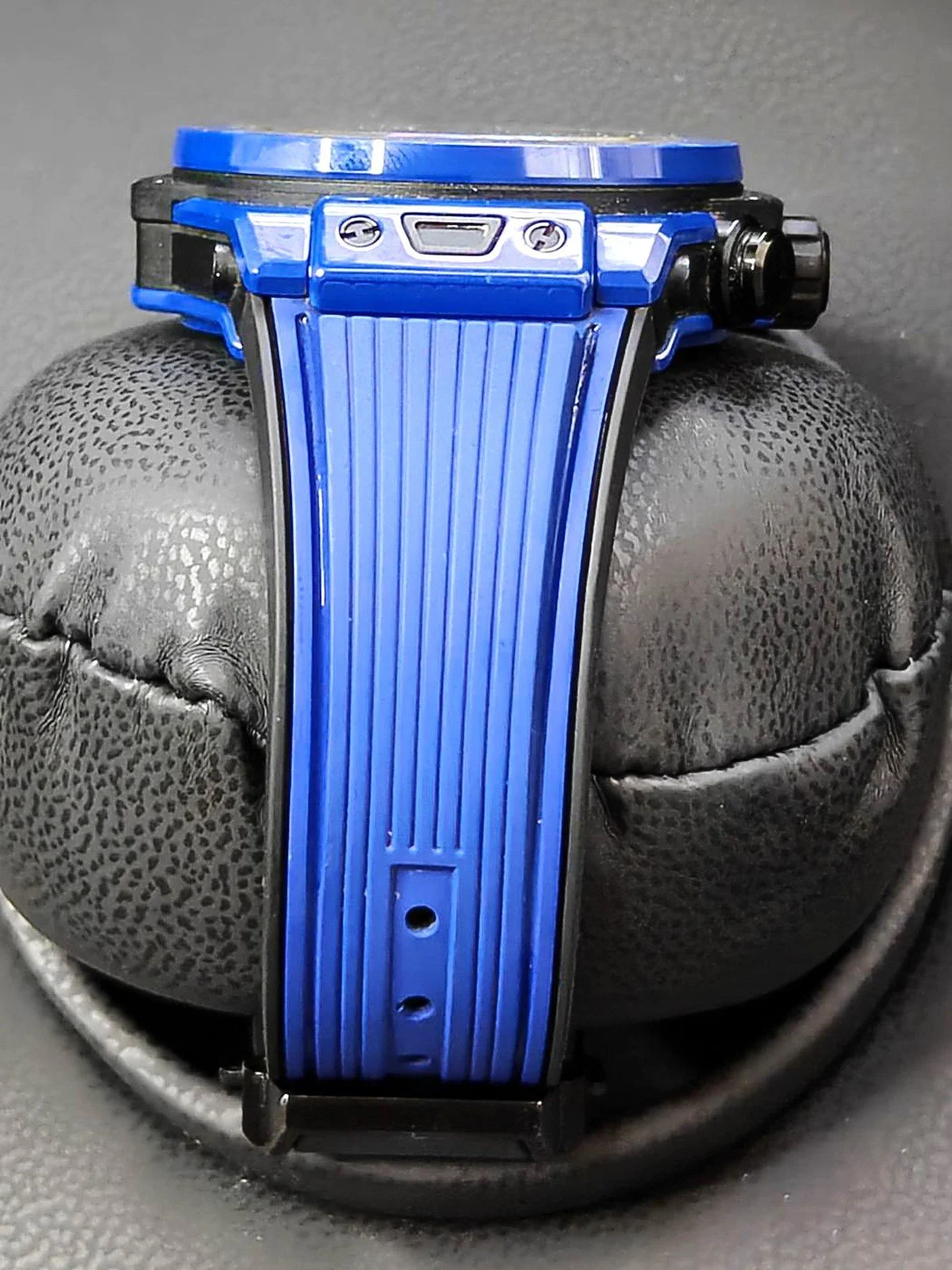 hublot-big-bang-unico-blue-magic-441-es-5119-rx-strap-bottom.jpg