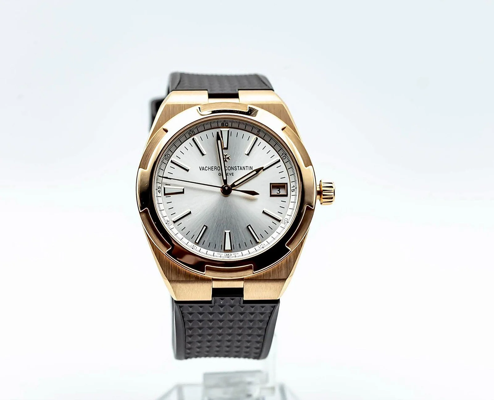 Vacheron Constantin Overseas 4500V rose gold silver dial, front view