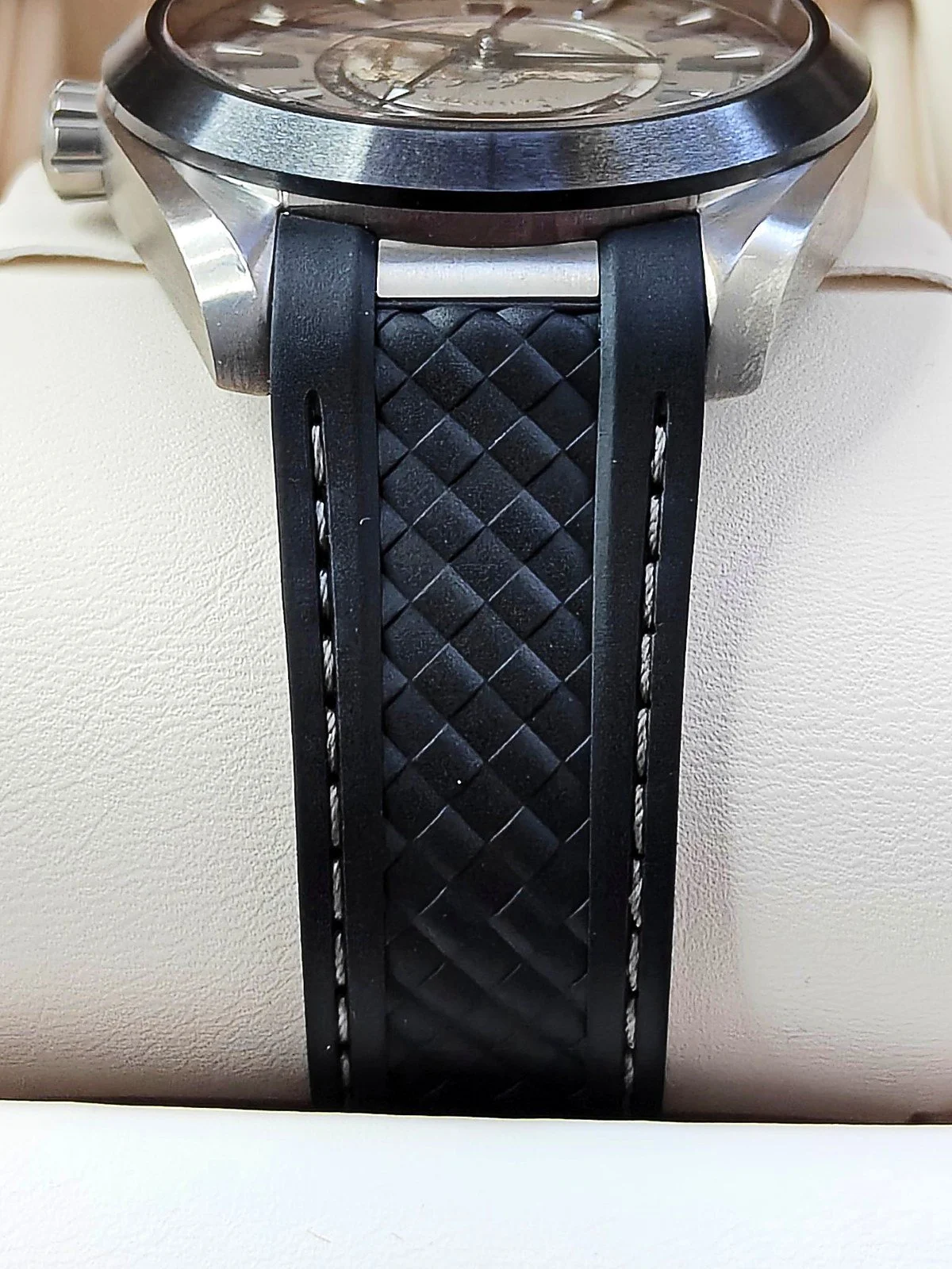 omega-seamaster-aqua-terra-worldtimer-220-92-43-22-99-001-strap-top.jpg