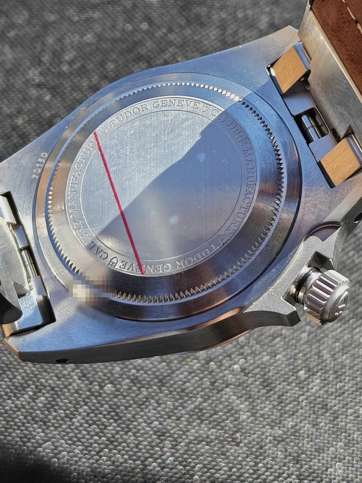 07_Caseback_970120.jpg