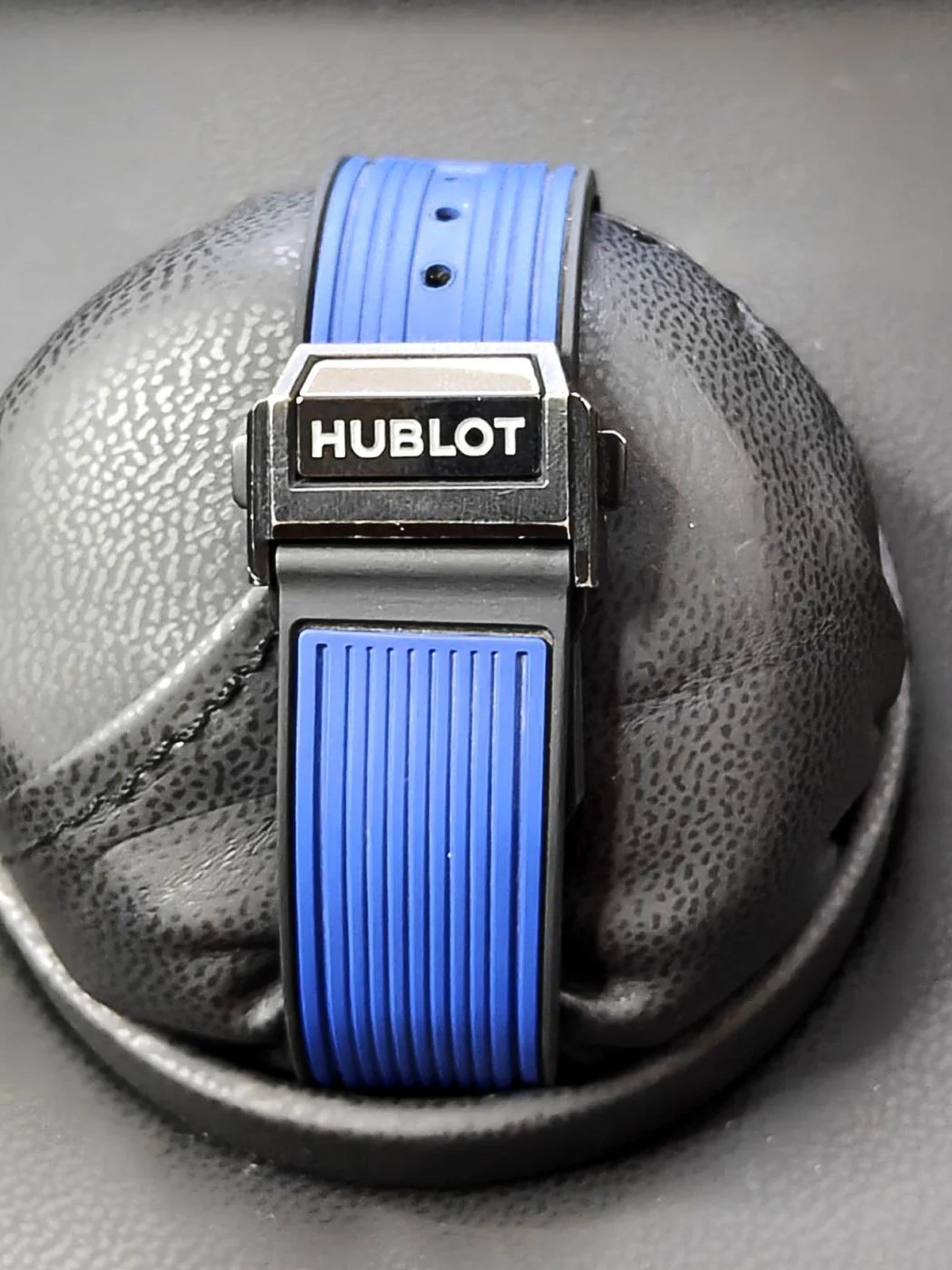 hublot-big-bang-unico-blue-magic-441-es-5119-rx-clasp.jpg