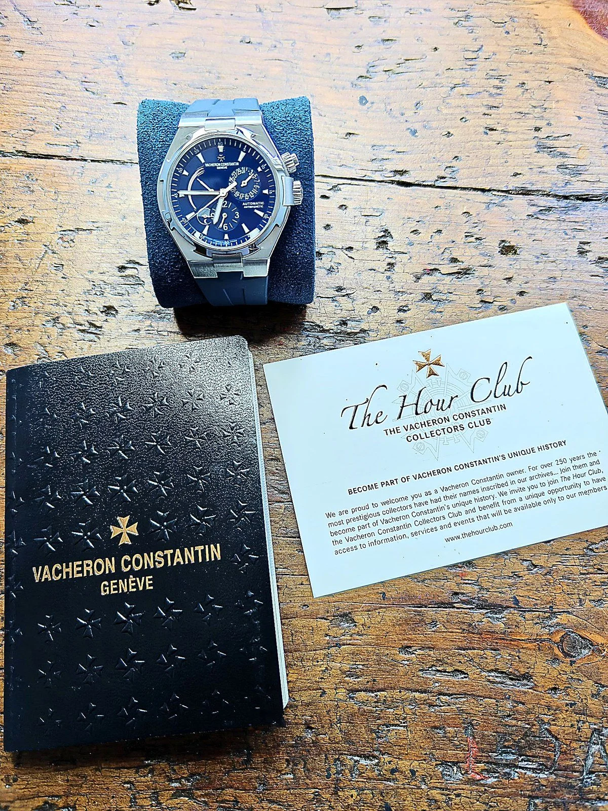 vacheron-constantin-overseas-dual-time-47450-ultramarine-papers.jpg
