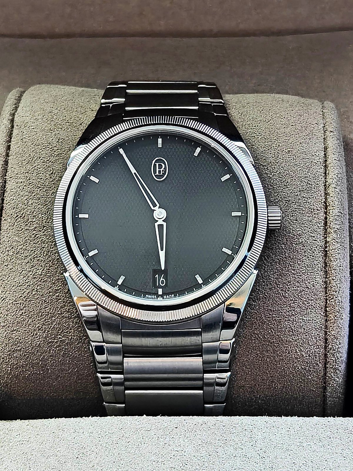 Parmigiani Fleurier Tonda PF Micro-Rotor PFC914 grey guilloche dial, front view
