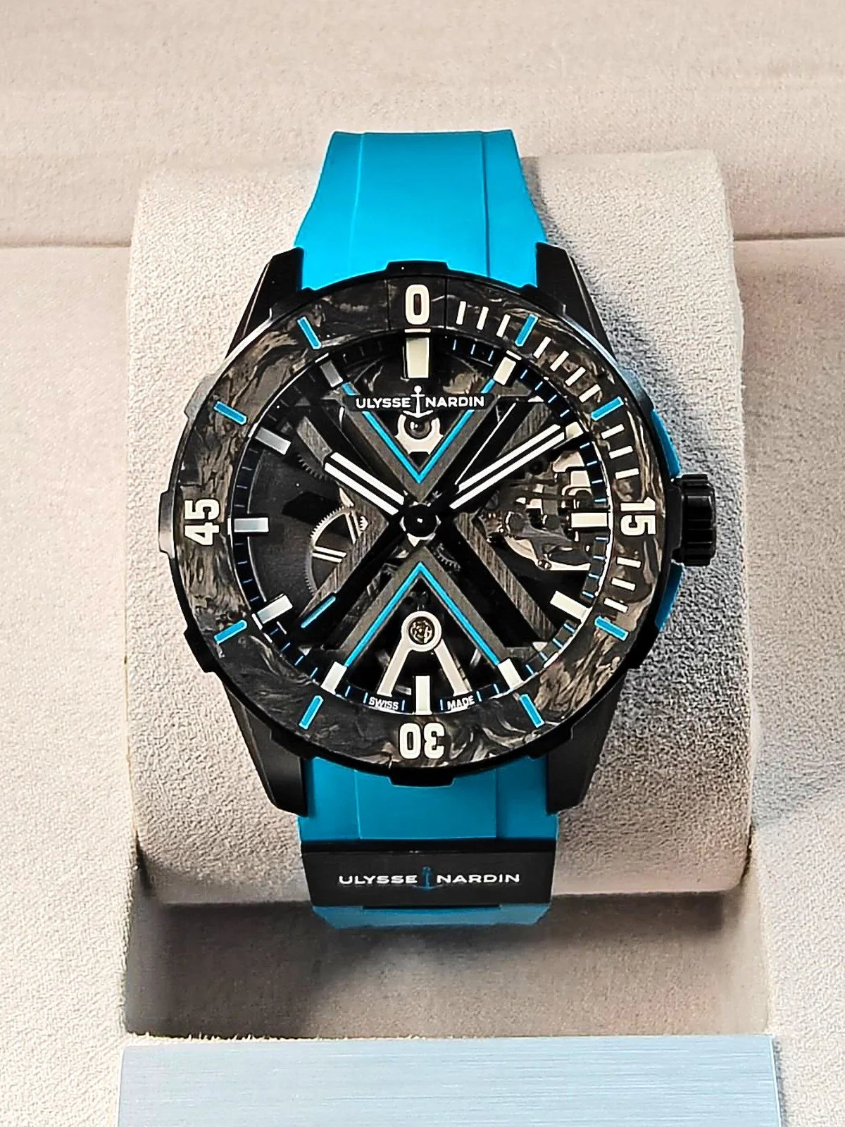 ulysse-nardin-diver-x-skeleton-azure-3723-170-dial-cover.jpg