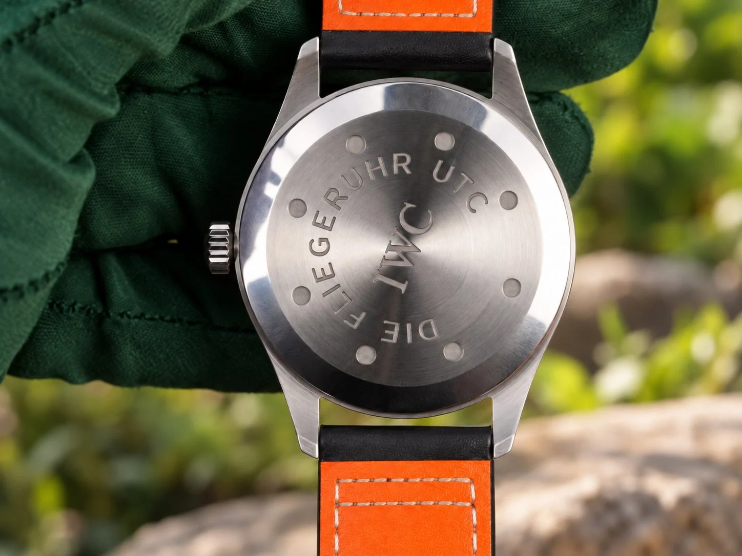 06-caseback.jpg