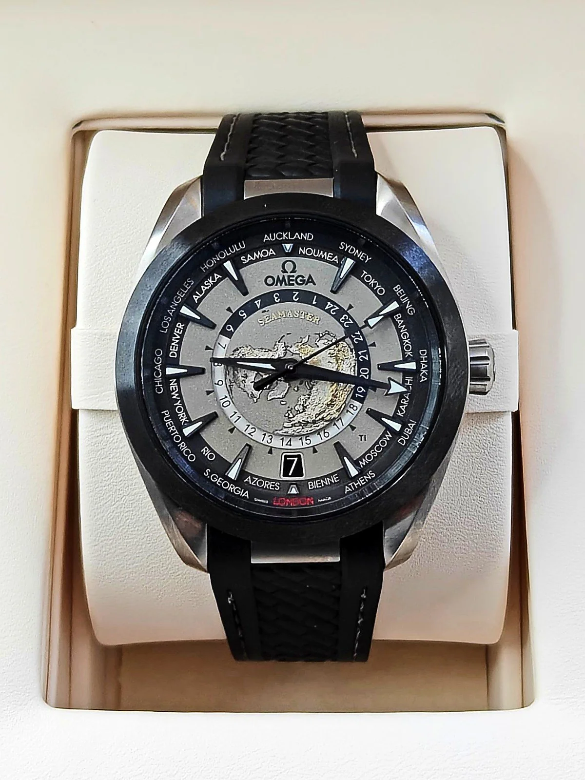 omega-seamaster-aqua-terra-worldtimer-220-92-43-22-99-001-dial-cover.jpg