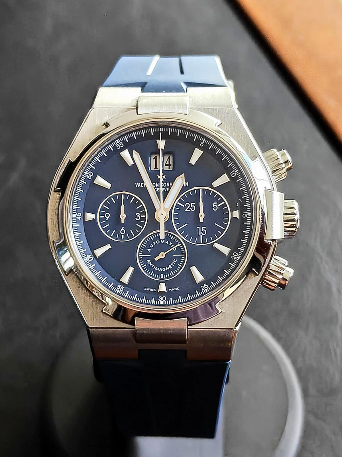 Vacheron Constantin Overseas Chronograph 49150 blue dial, front view