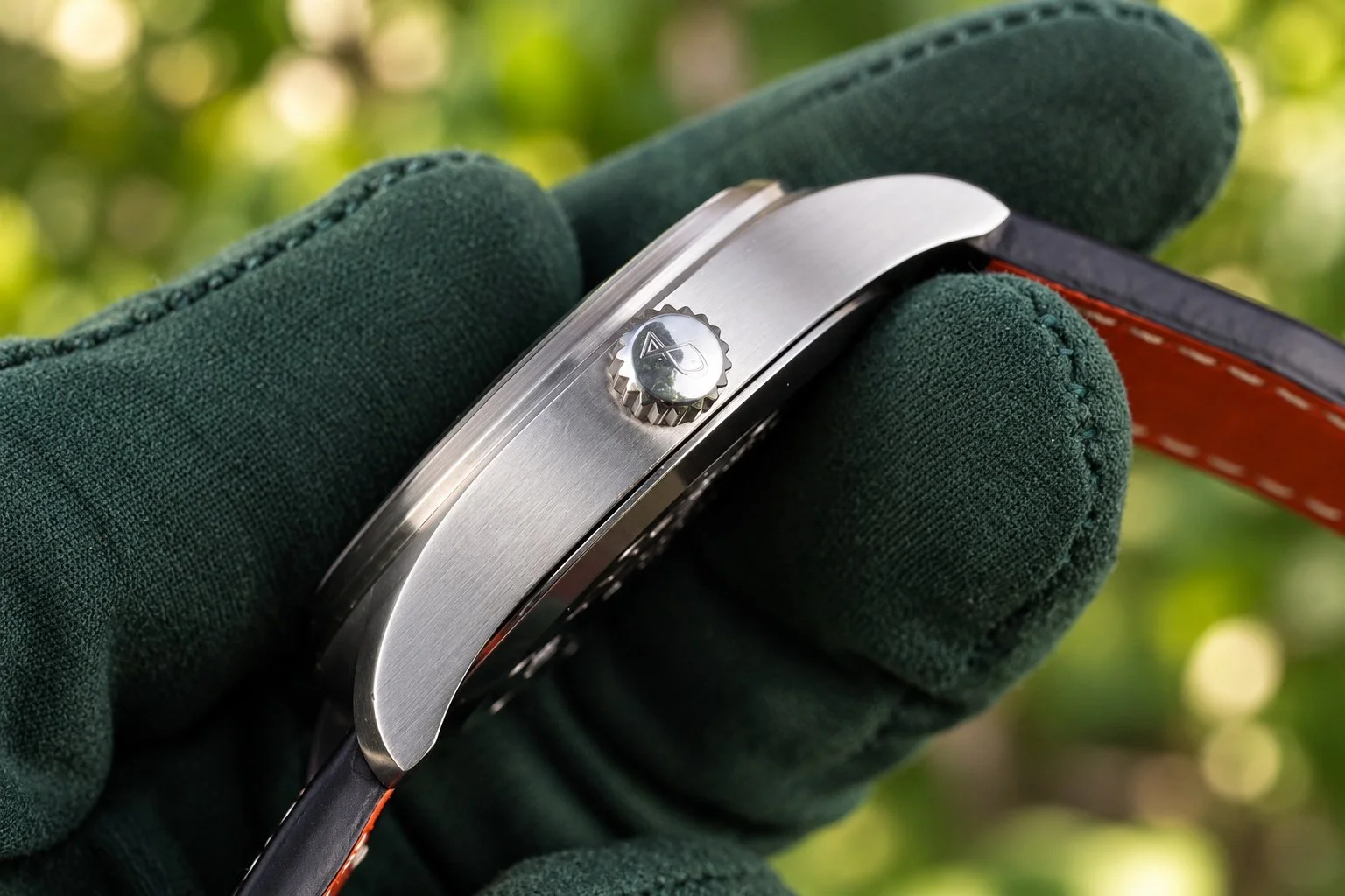 04-crown-side.jpg
