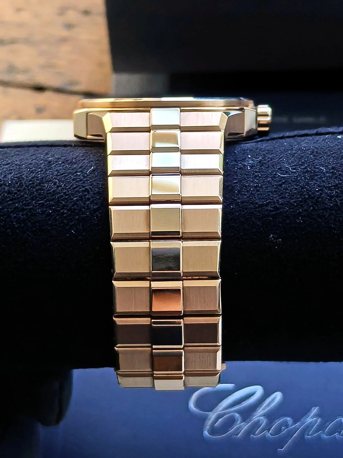 chopard-alpine-eagle-41-rainbow-295363-5011-bracelet-side.jpg
