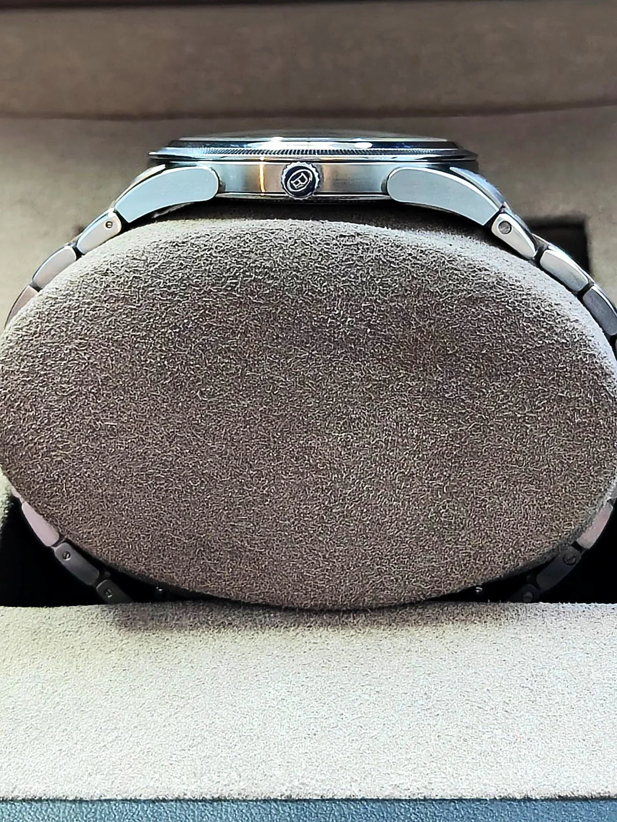 Tonda PF 40mm steel case and crown, right side