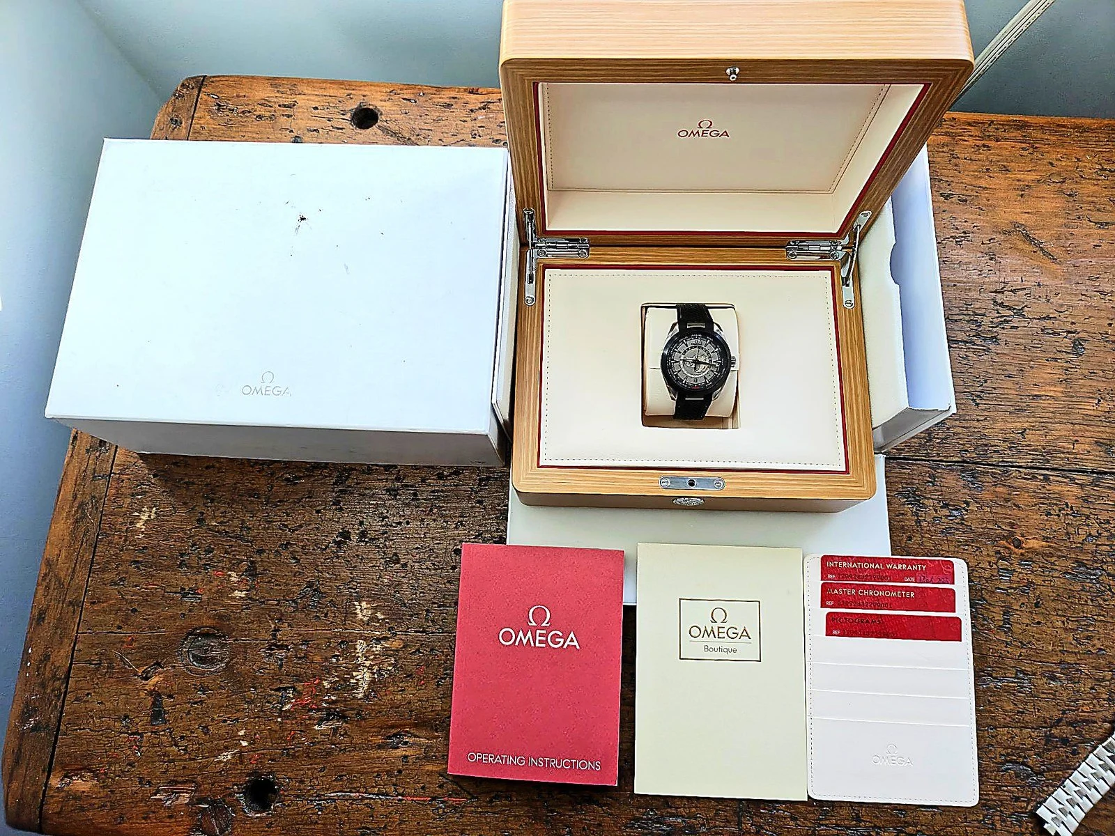 omega-seamaster-aqua-terra-worldtimer-220-92-43-22-99-001-box-set.jpg