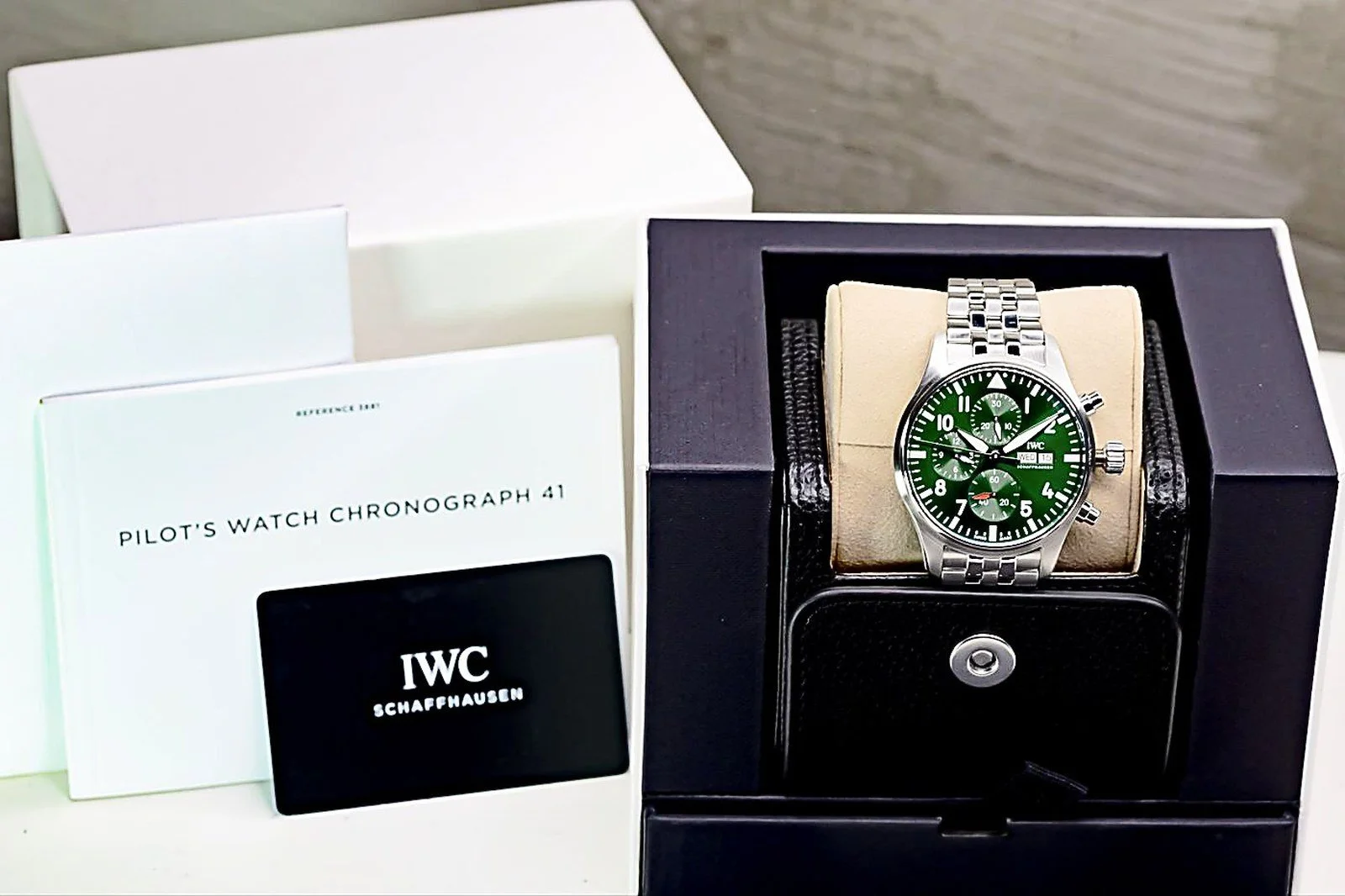 iwc-pilots-chronograph-iw378006-green-box-papers.jpg